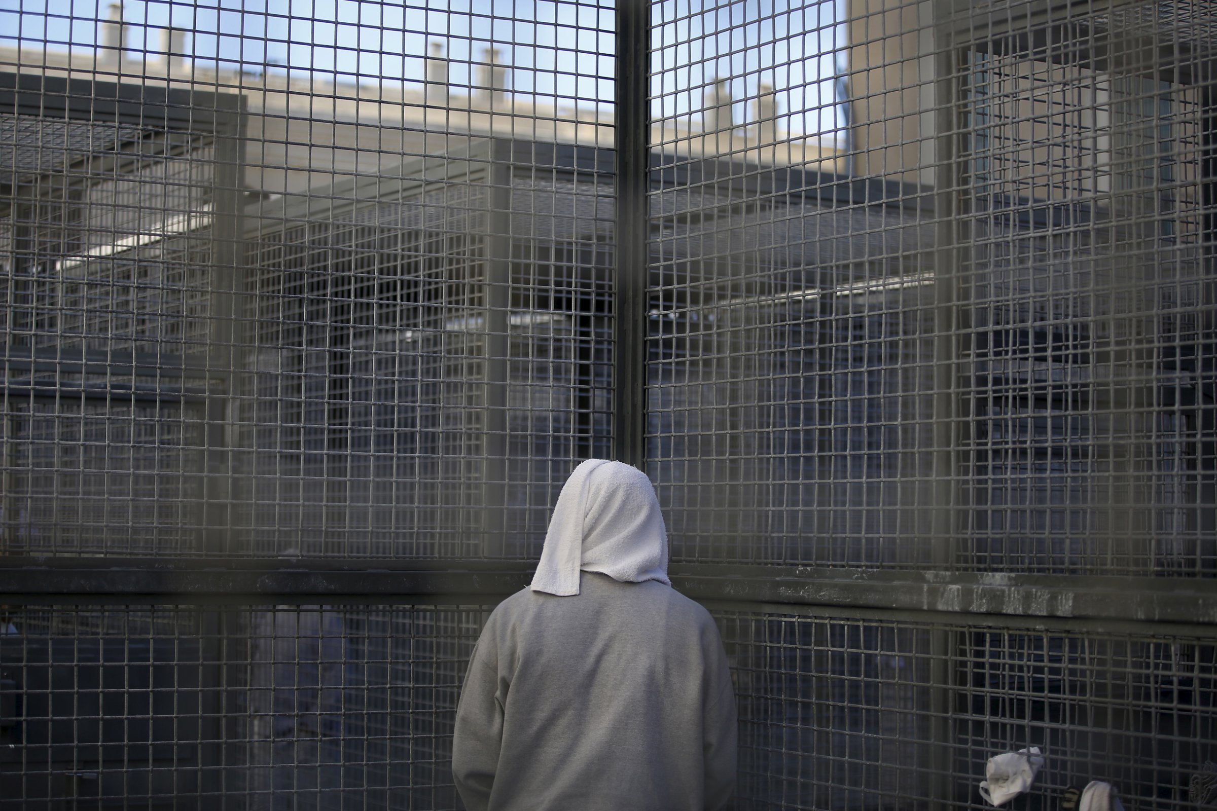An inmate stands against a fence at the Adjustment Center yard during a media tour of California's death row at San Quentin State Prison in San Quentin, California December 29, 2015. America's most populous state, which has not carried out an execution in a decade, begins 2016 at a pivotal juncture, as legal developments hasten the march toward resuming executions, while opponents seek to end the death penalty at the ballot box. To match Feature CALIFORNIA-DEATH-PENALTY/ Picture taken December 29, 2015. REUTERS/Stephen Lam - RTX21EE0