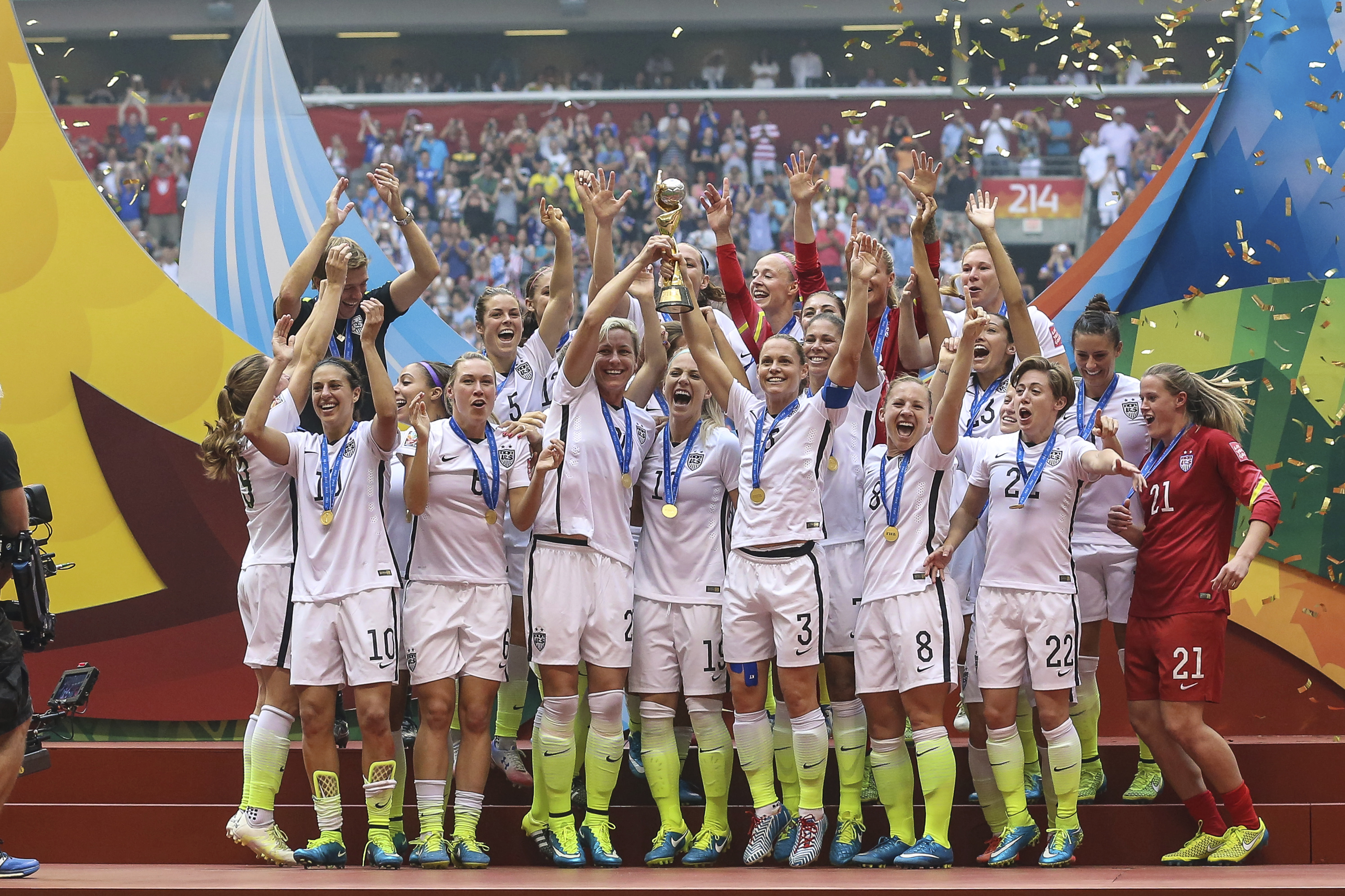 Players of USA celebrate their victory during the FIFA Women's World Cup 2015 Final between USA and Japan at BC Place Stadium on July 05, 2015 in Vancouver, Canada. (Brazil Photo Press/CON—LatinContent/Getty Images)