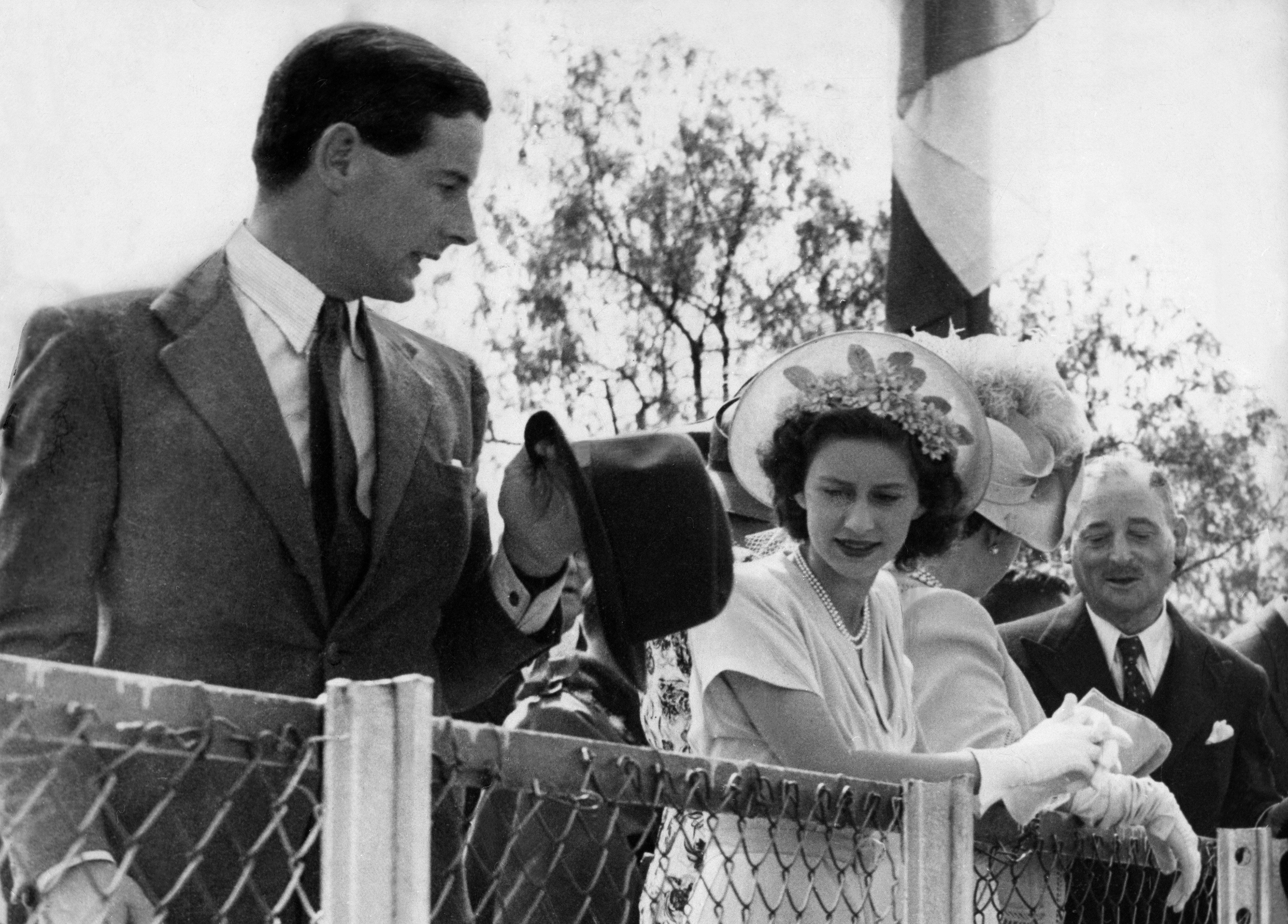 Princess Margaret with Group Captain Peter Townsend in South Africa during the Royal Tour, in 1947. (ullstein bild—ullstein bild via Getty Images)