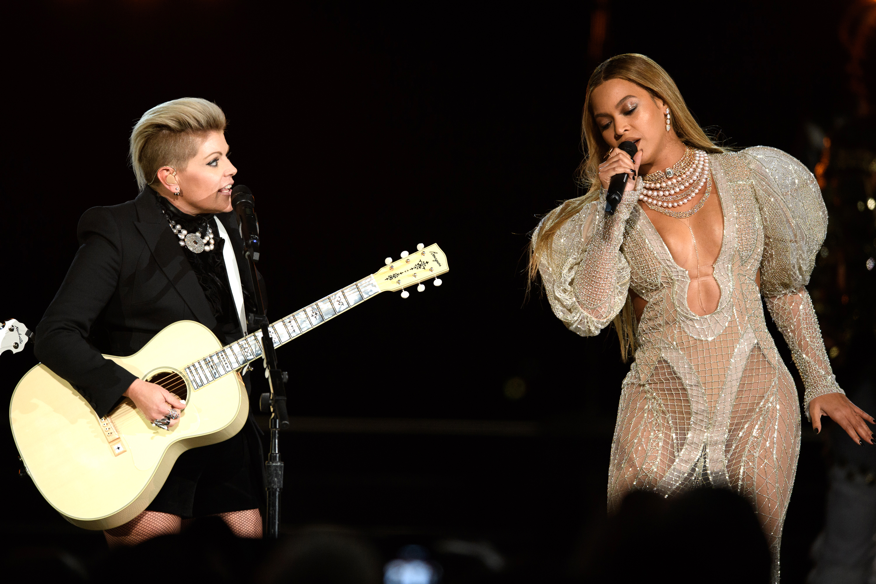 Beyoncé performs at the 50th Annual CMA Awards, Nov. 2 2016. (Image Group LA—ABC via Getty Images)