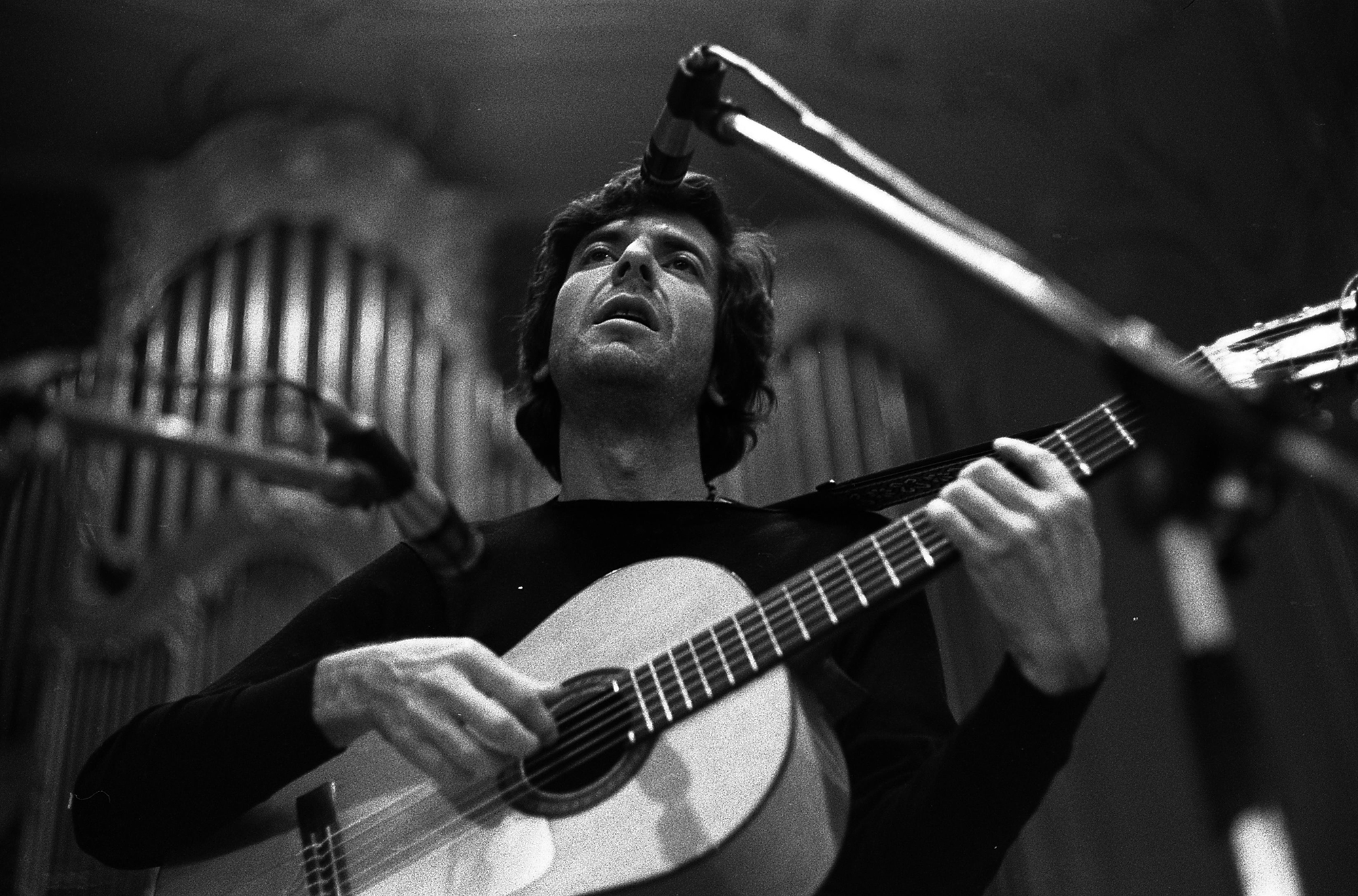 Leonard Cohen performs at the Musikhalle on May 4, 1970 in Hamburg, Germany.