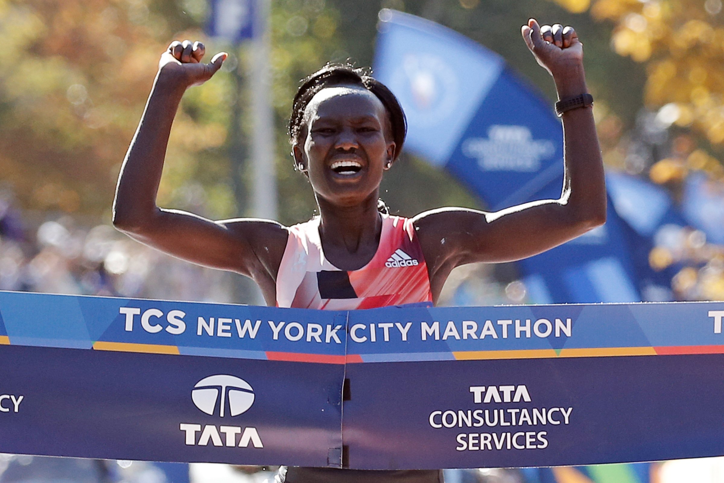 Mary Keitany of Kenya crosses the finish line to win the womens field of the 2016 New York City Marathon in Central Park in the Manhattan borough of New York City, New York, U.S. November 6, 2016. REUTERS/Mike Segar - RTX2S6K8
