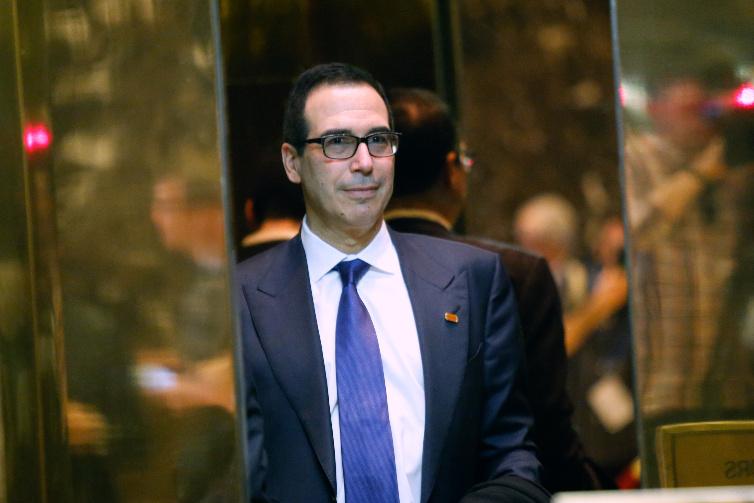Advisor Steven Mnuchin arrives at the Trump Tower for meetings with US President-elect Donald Trump, in New York on Nov. 17, 2016. (Eduardo Munoz Alvarez—AFP/Getty Images)