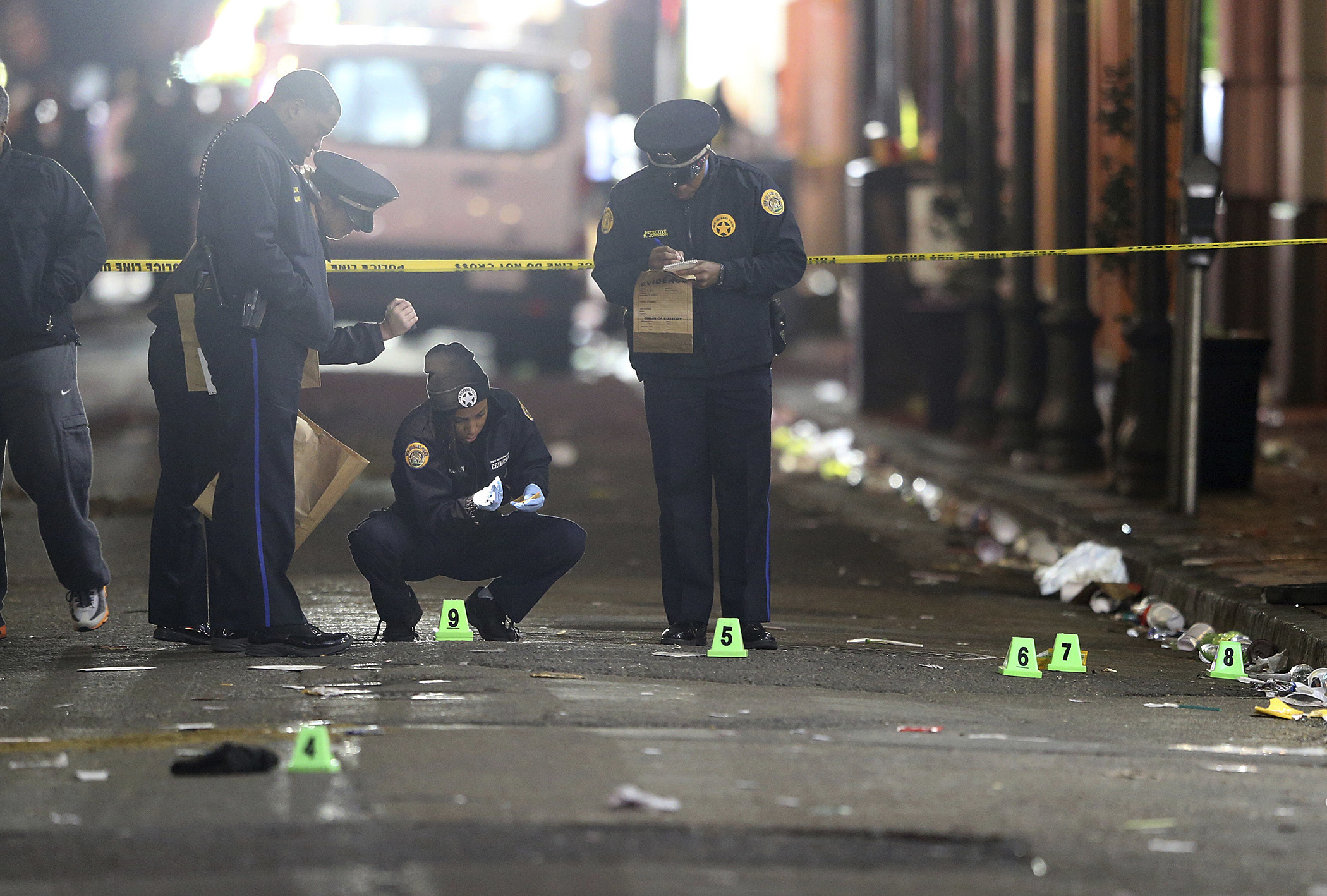 New Orleans Police investigate a fatal shooting at Iberville and Bourbon streets on Nov. 27, 2016. (Michael DeMocker—AP)
