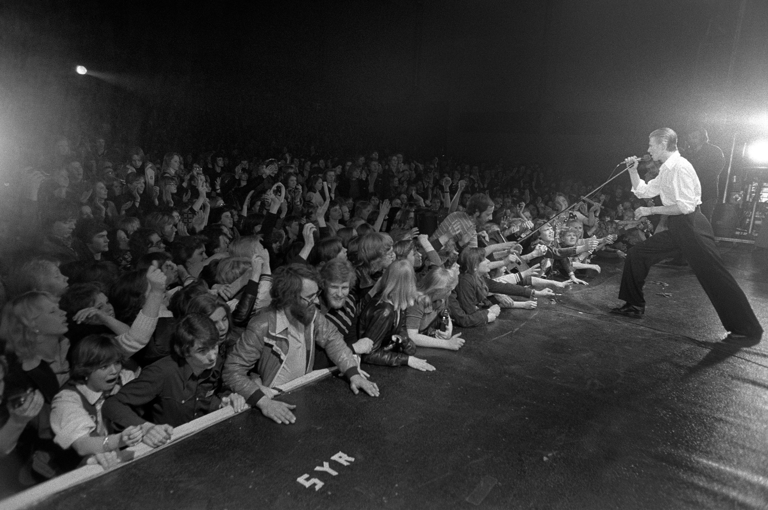 Bowie on stage during the Isolar tour, 1976.