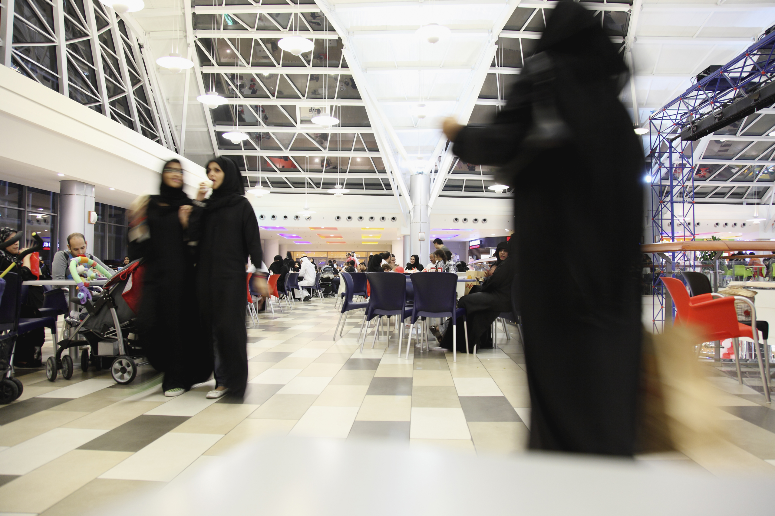 Women in traditional dress shop at a mall Jeddah Saudi Arabia. (Getty Images)