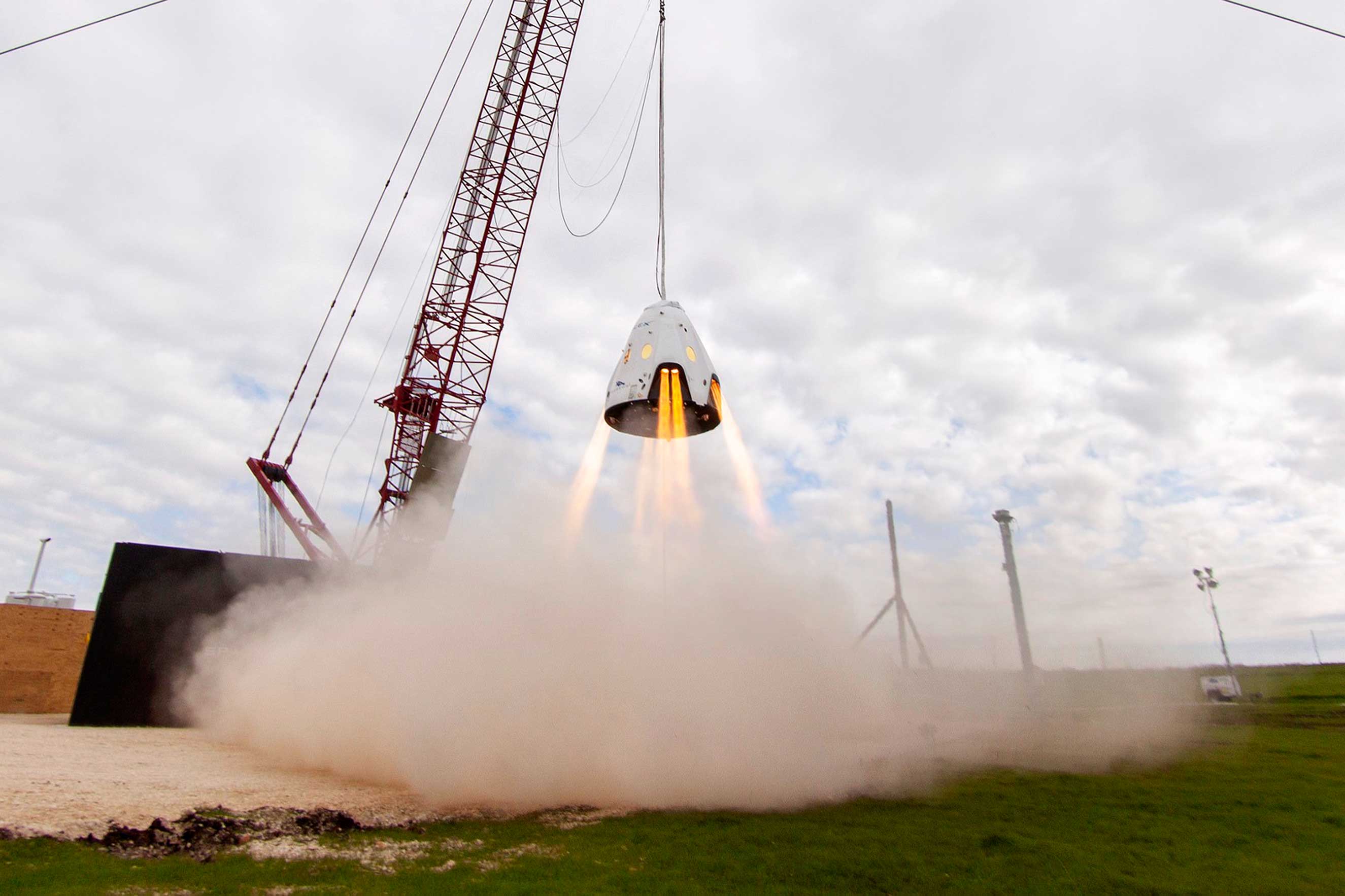 A test of the Dragon spacecraft’s landing engines, which could be used in lieu of parachutes (SpaceX)