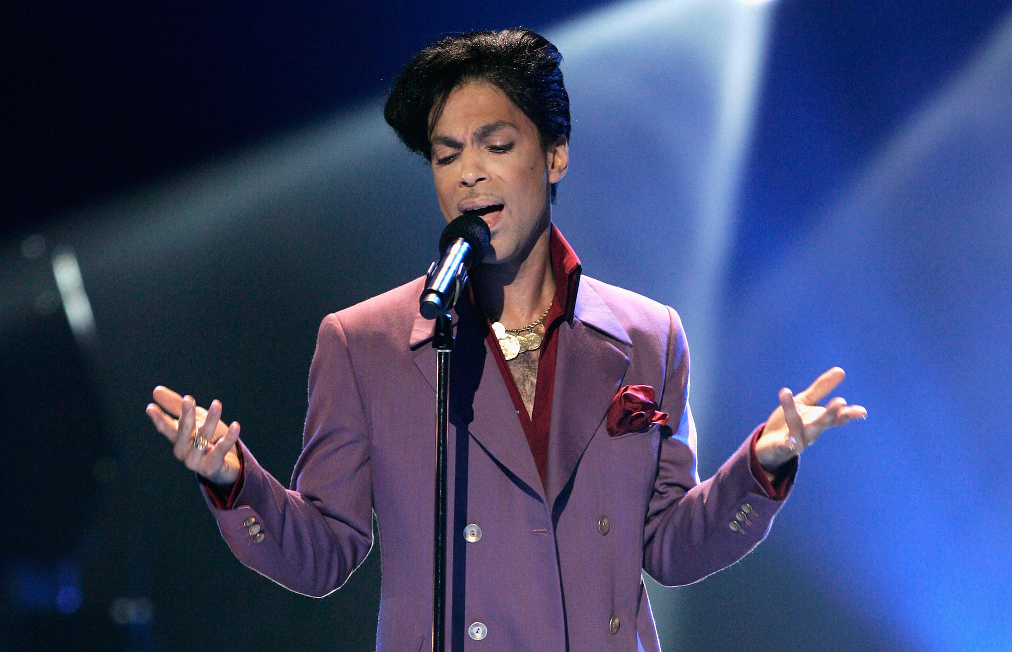 Prince performs onstage during the American Idol Season 5 Finale on May 24, 2006 at the Kodak Theatre in Hollywood, California.  (Photo by Vince Bucci/Getty Images) (Vince Bucci&mdash;Getty Images)