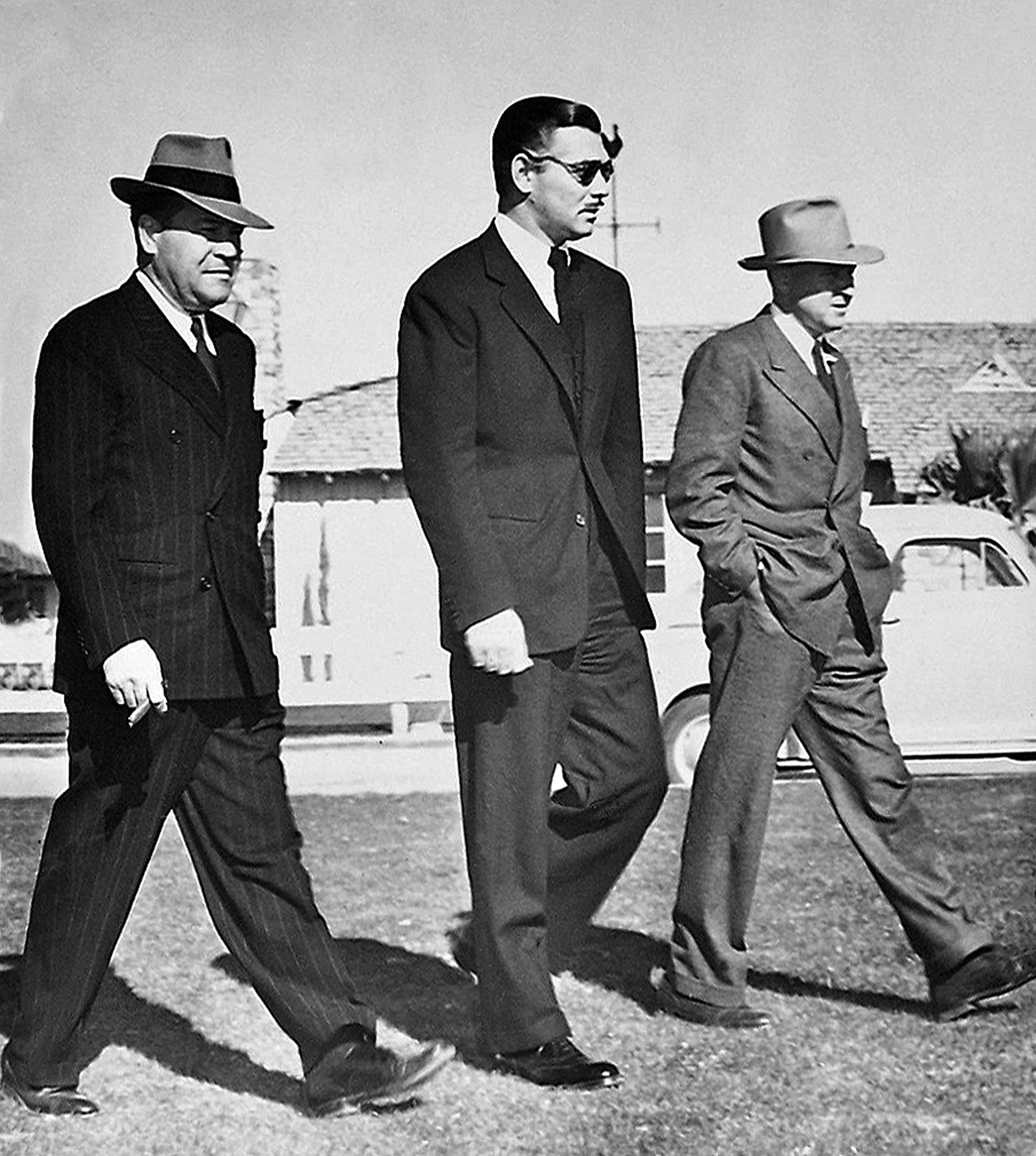 Three days after the crash of Flight 3, Clark Gable emerges from his bungalow at the El Rancho Las Vegas with MGM VP Eddie Mannix and Gable friend Al Menasco. Their task is to choose caskets for Gable’s wife, mother-in-law, and best friend.
