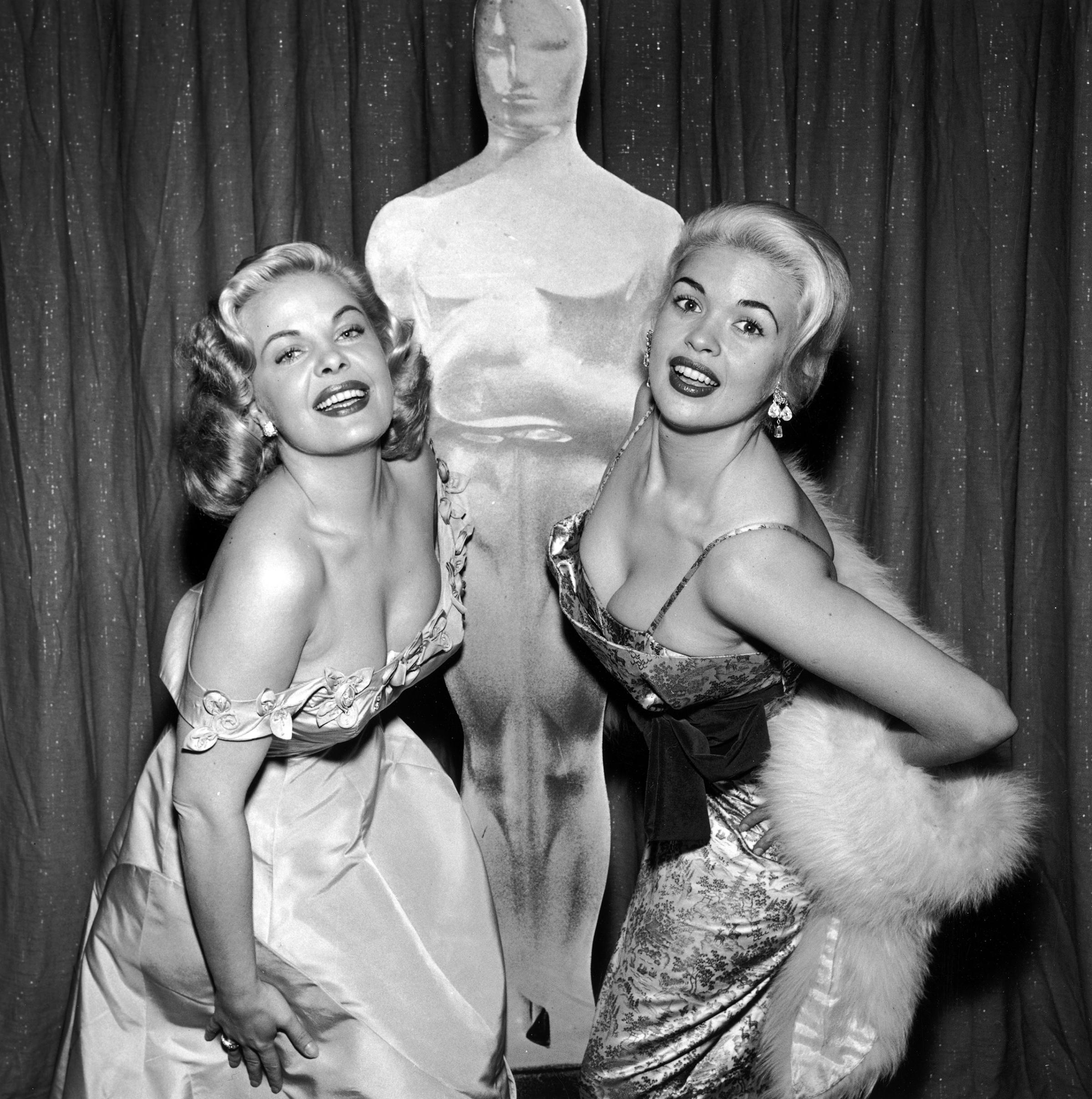 Cleo Moore and Jayne Mansfield at the Academy Awards, 1956.