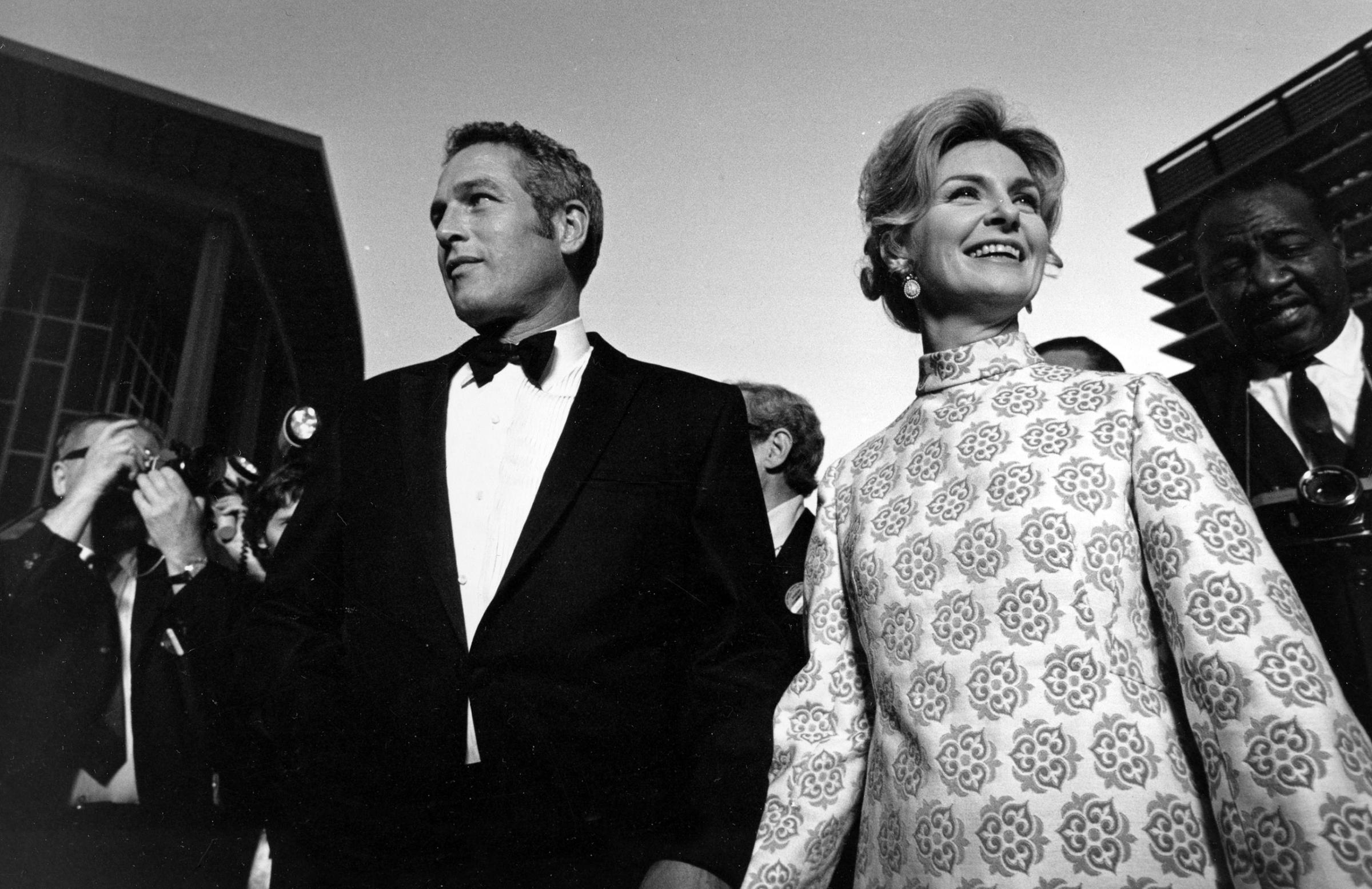 Joanne Woodward arrives with her husband, Paul Newman at the Academy Awards, 1969.