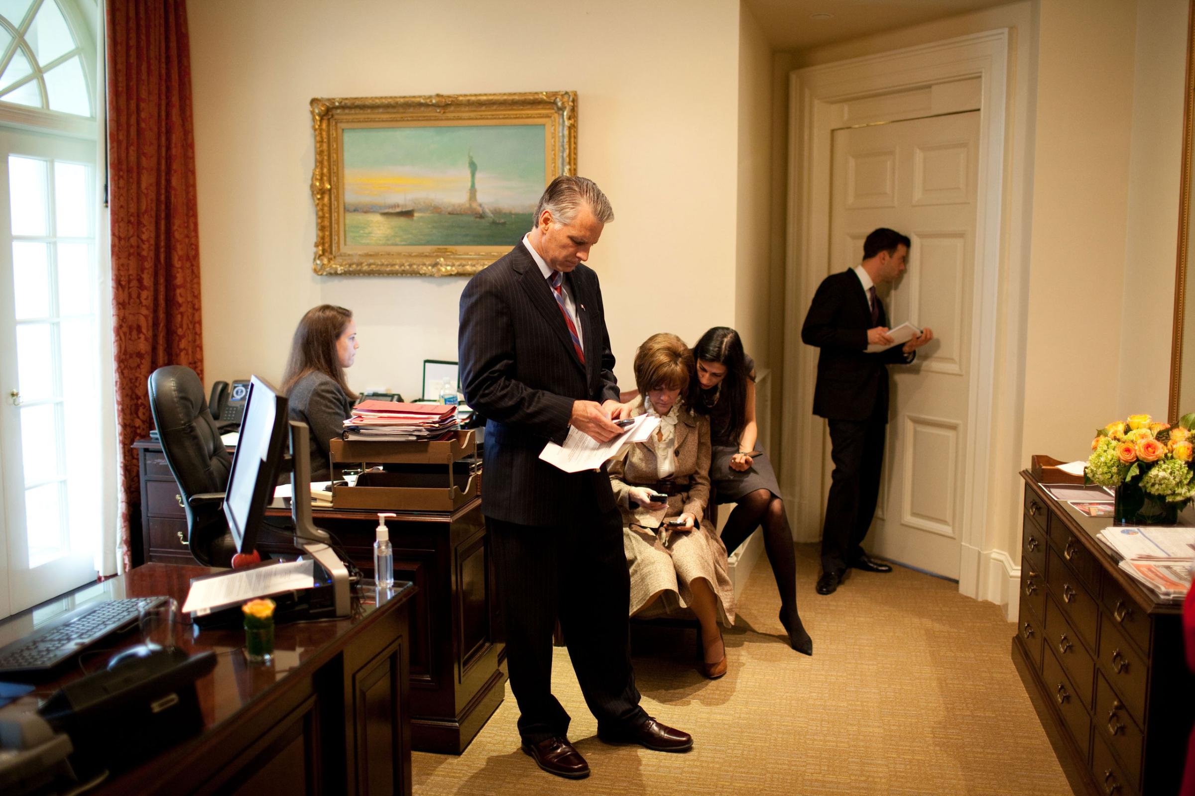 Brian Mosteller, deputy director of Oval Office operations, looks through a peephole in the Oval Office door to monitor the progress of the bilateral meeting between President Barack Obama and Prime Minister Manmohan Singh of India. Also pictured, from left, are Personal Secretary Katie Johnson, Chief of Protocol Capricia Marshall, Huma Abedin, advisor to Secretary of State Hillary Clinton, and U.S. Ambassador to India Timothy Roemer, Nov. 24, 2009.