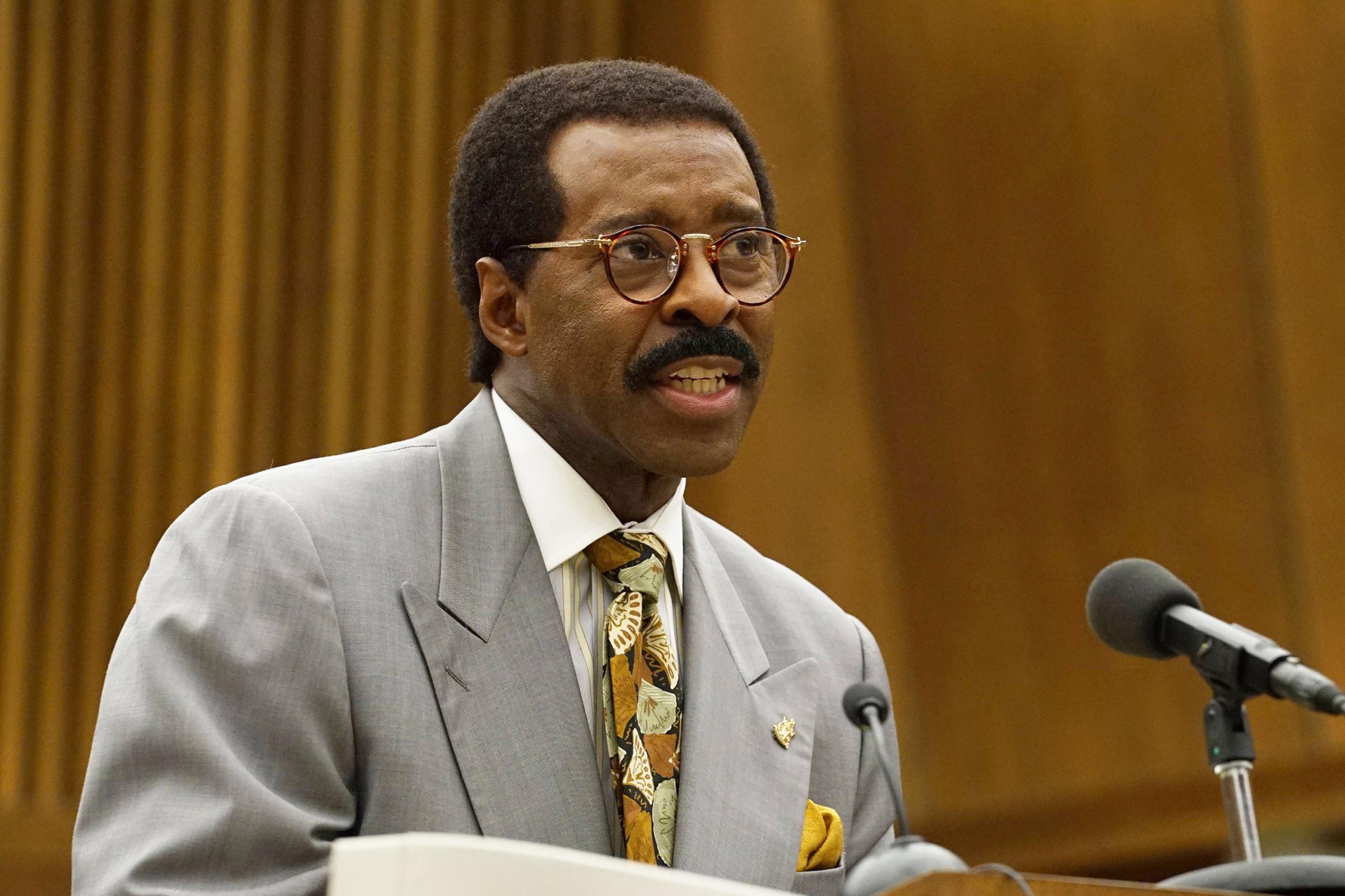 THE PEOPLE v. O.J. SIMPSON: AMERICAN CRIME STORY "Manna From Heaven" Episode 109 (Airs Tuesday, March 29, 10:00 pm/ep) -- Pictured: Courtney B. Vance as Johnnie Cochran. CR: Byron Cohen /FX