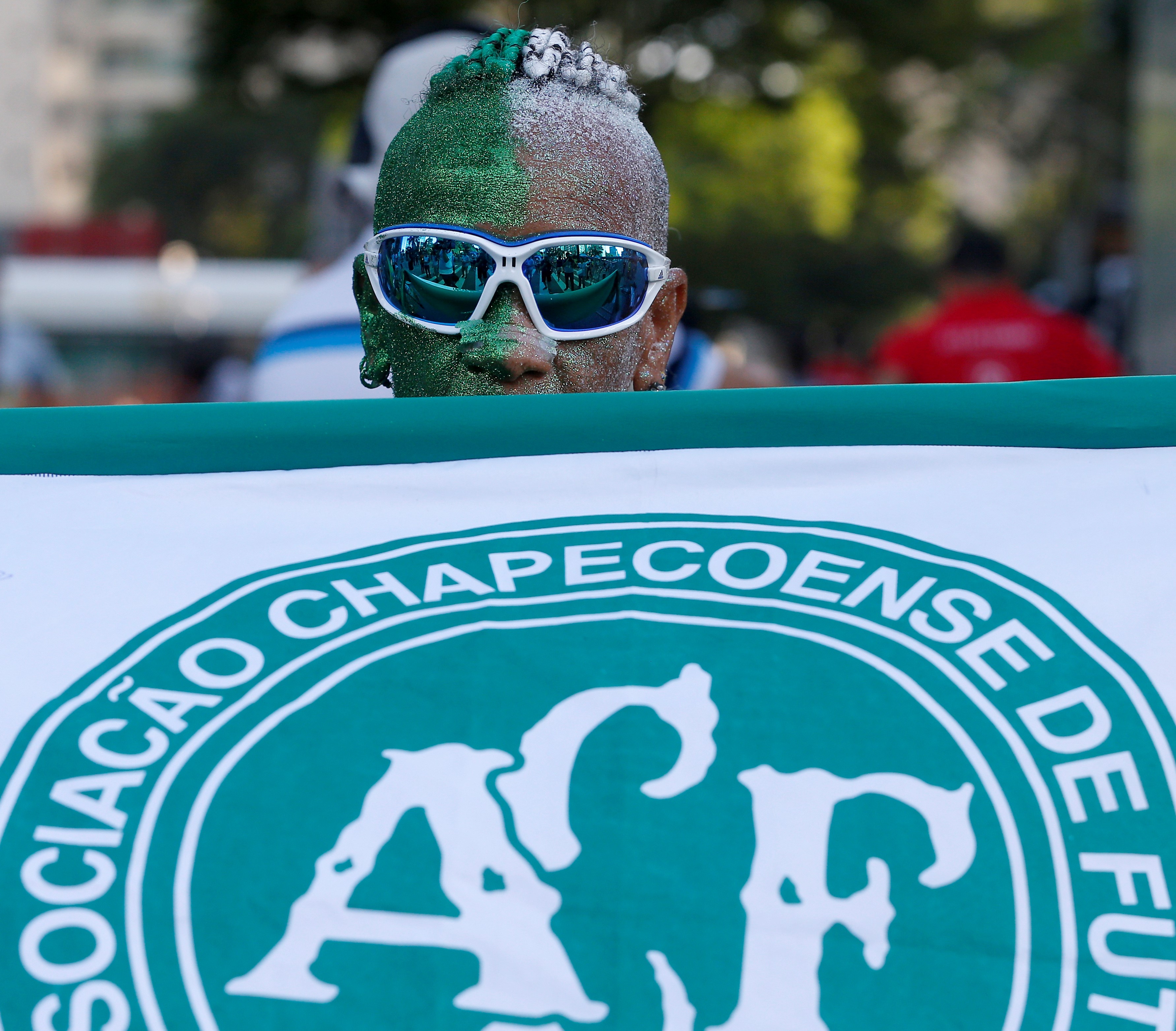 Brazilian runner supporting soccer team Chapecoense during Sao Silvestre international race in Sao Paulo, Brazil, Dec. 31, 2016. (Leonardo Benassatto—Anadolu Agency/Getty Images)