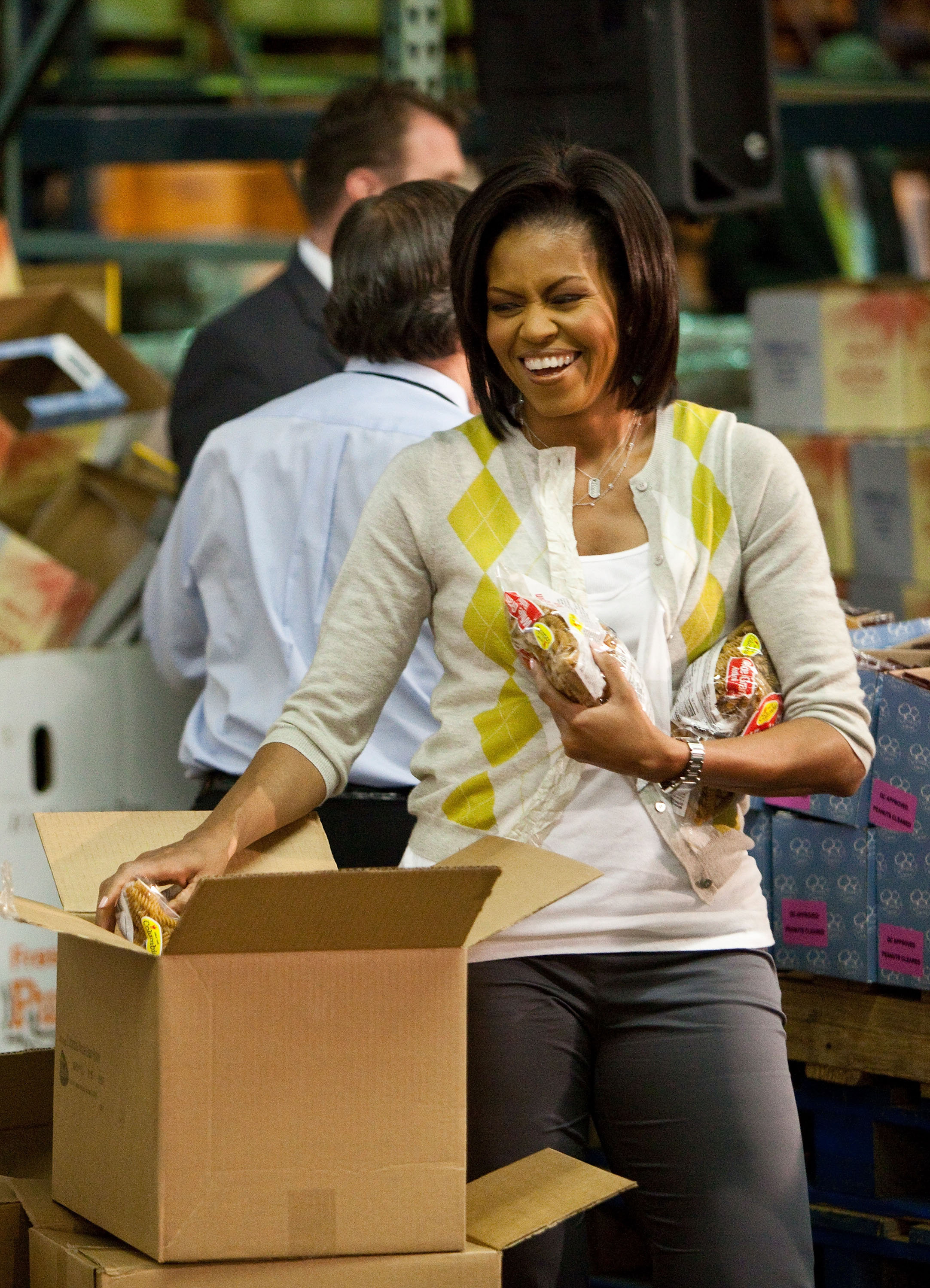 Michelle Obama and Dr. Jill Biden Volunteer for Feeding America