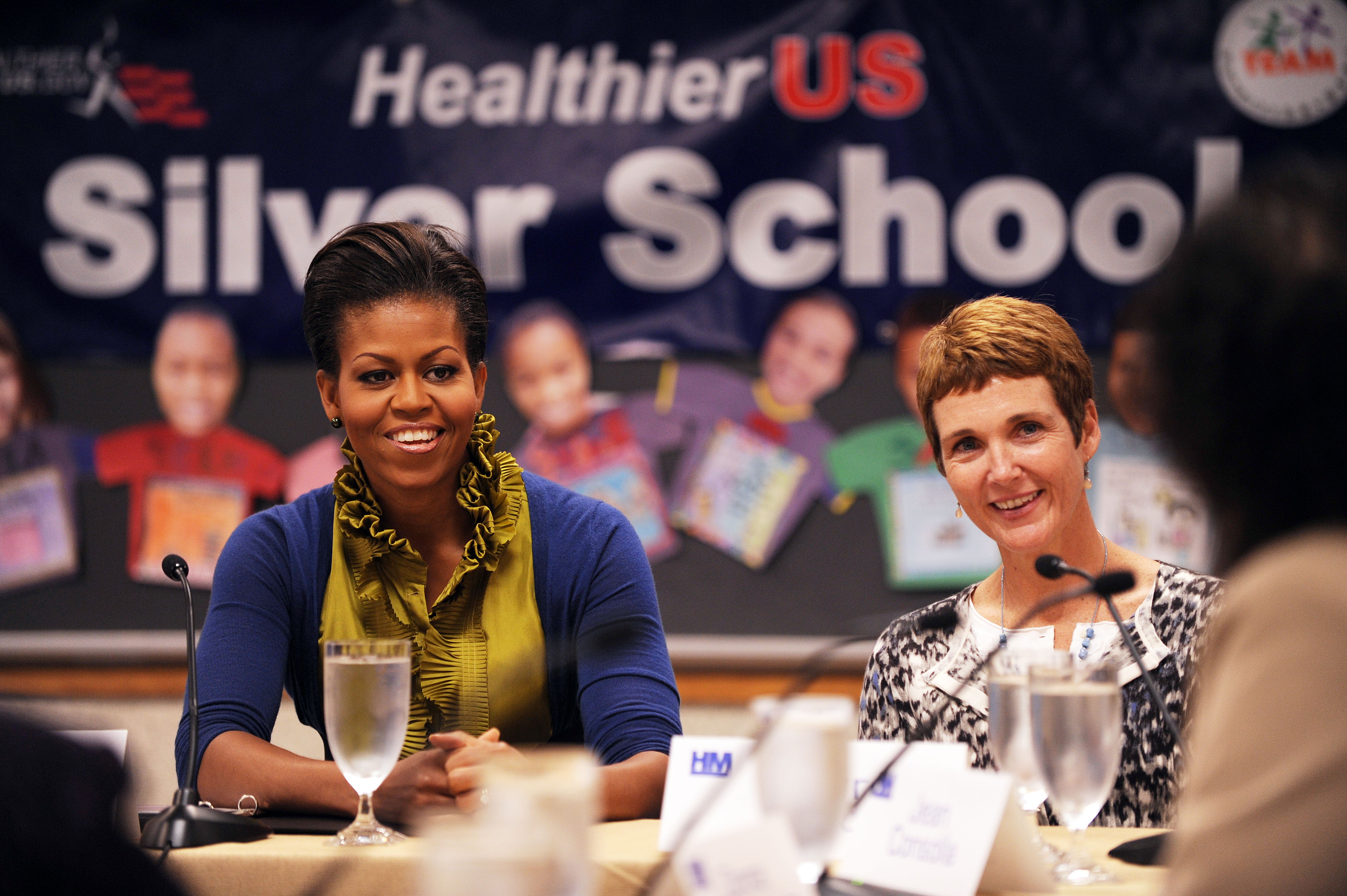 US First Lady Michelle Obama (L) makes r