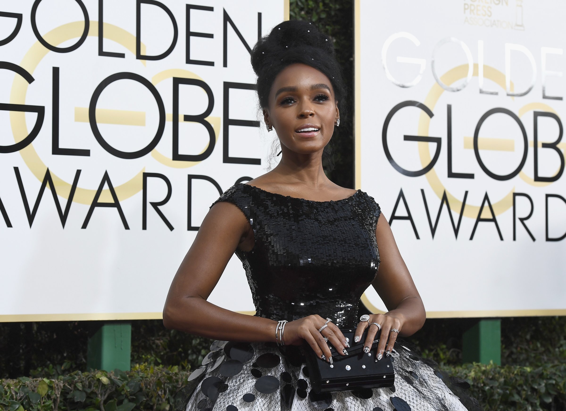 NBC's "74th Annual Golden Globe Awards" - Arrivals