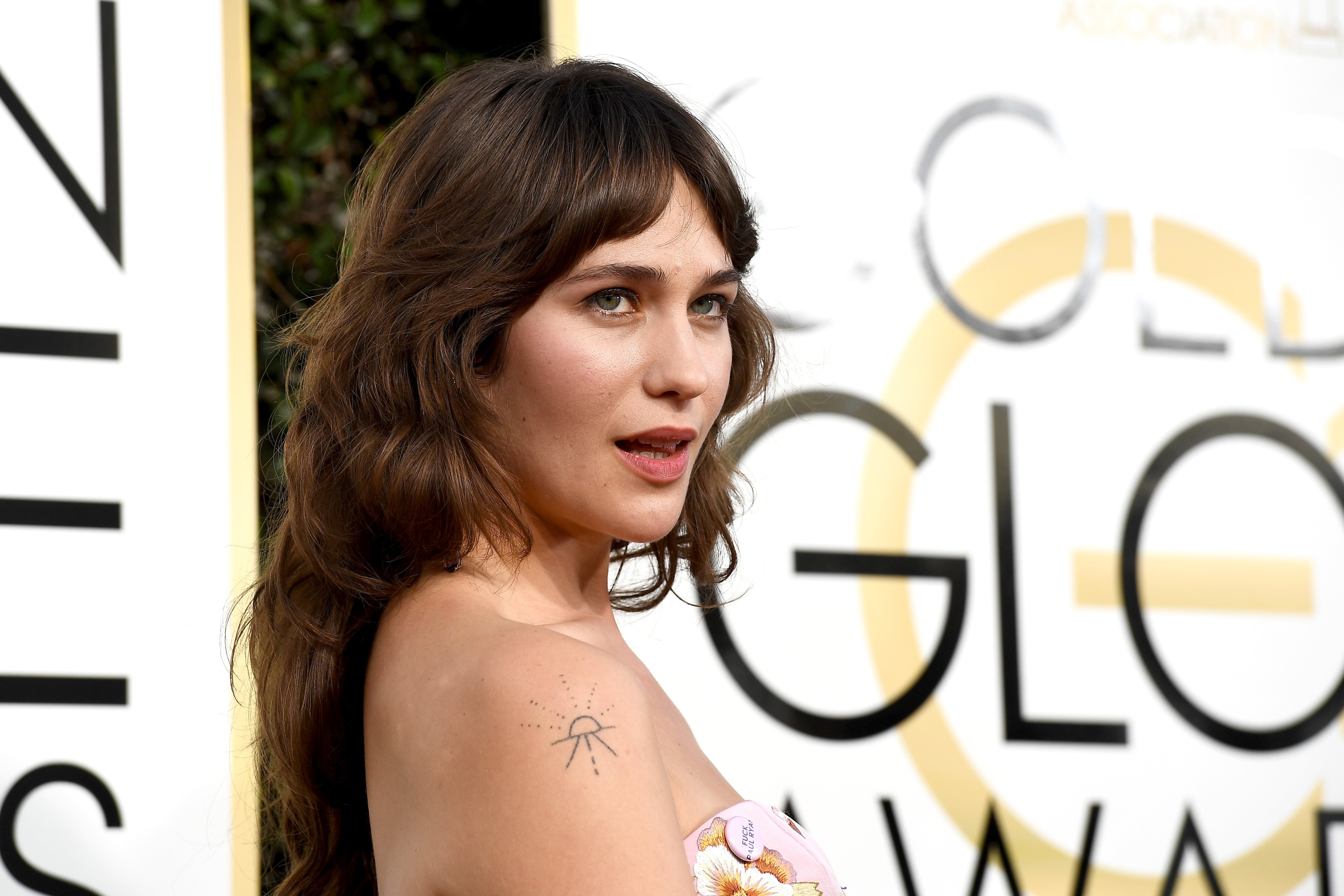 74th ANNUAL GOLDEN GLOBE AWARDS -- Pictured:  Actress Lola Kirke arrives to the 74th Annual Golden Globe Awards held at the Beverly Hilton Hotel on January 8, 2017. (Kevork Djansezian—NBCU Photo Bank via Getty Images via Getty Images)