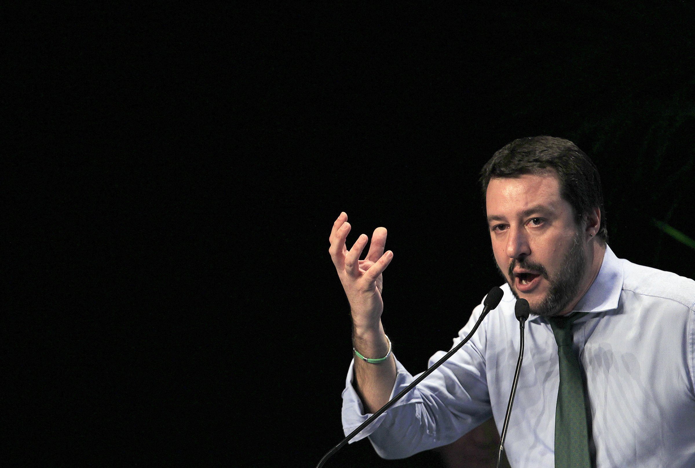Northern League leader Matteo Salvini gestures during the "Europe of Nations and Freedom" meeting in Milan, January 28, 2016. REUTERS/Alessandro Garofalo - RTX24GNK
