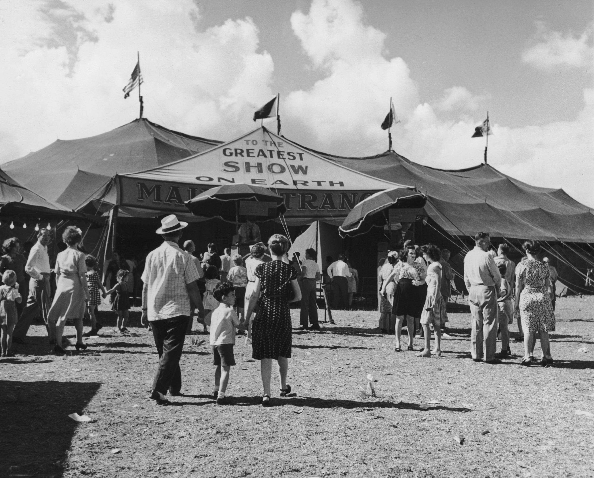 Visitors heading to the big top to see 'The Greatest Show On Earth' performance from the Ringling Bros, Barnum &amp; Bailey circus, circa 1950. (Photo by Keystone/FPG/Hulton Archive/Getty Images)