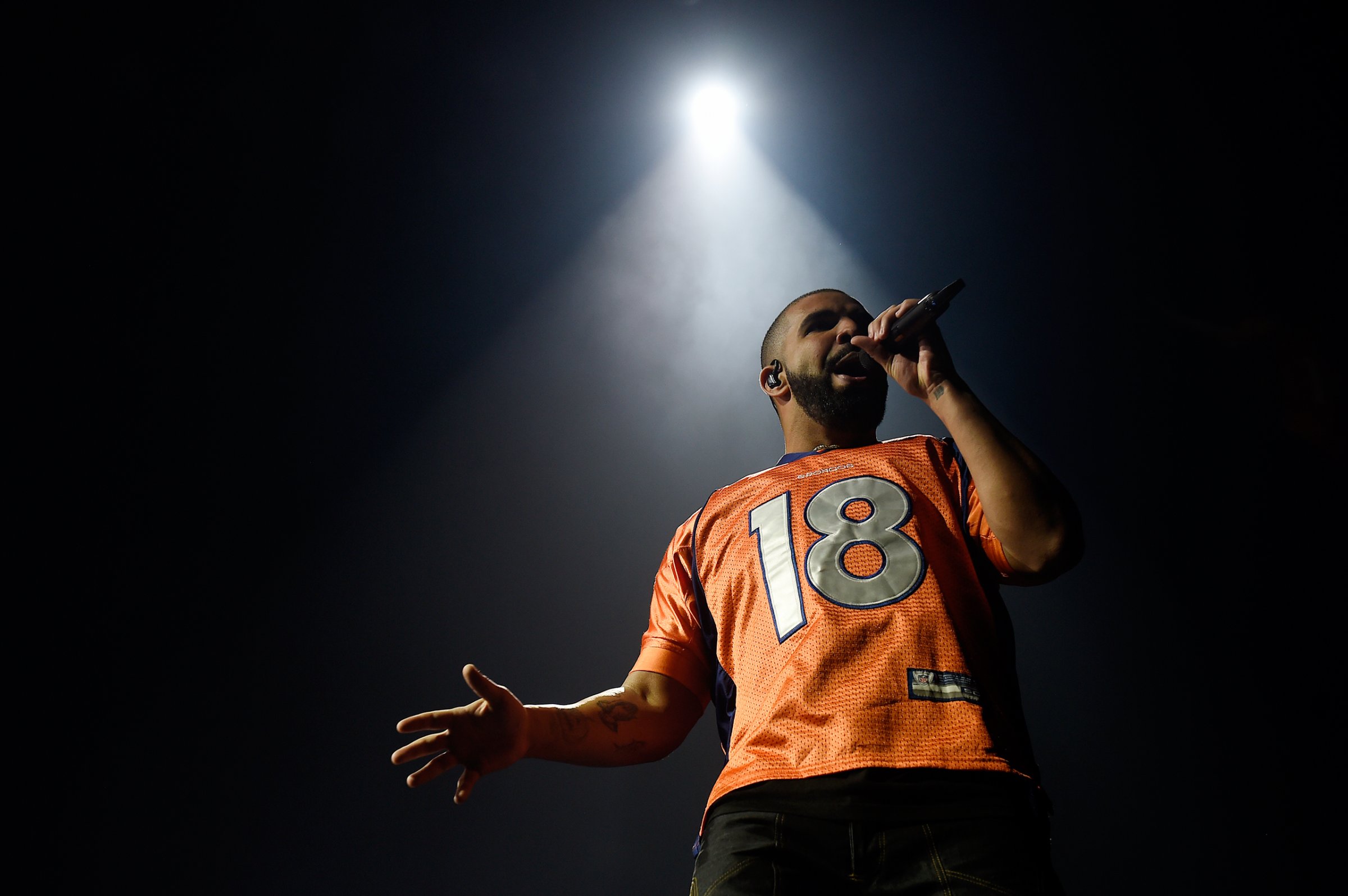 DENVER, CO - OCTOBER 2: Drake performs at the Pepsi Center in Denver, Colorado on October 2, 2016. (Photo by Seth McConnell/The Denver Post via Getty Images)