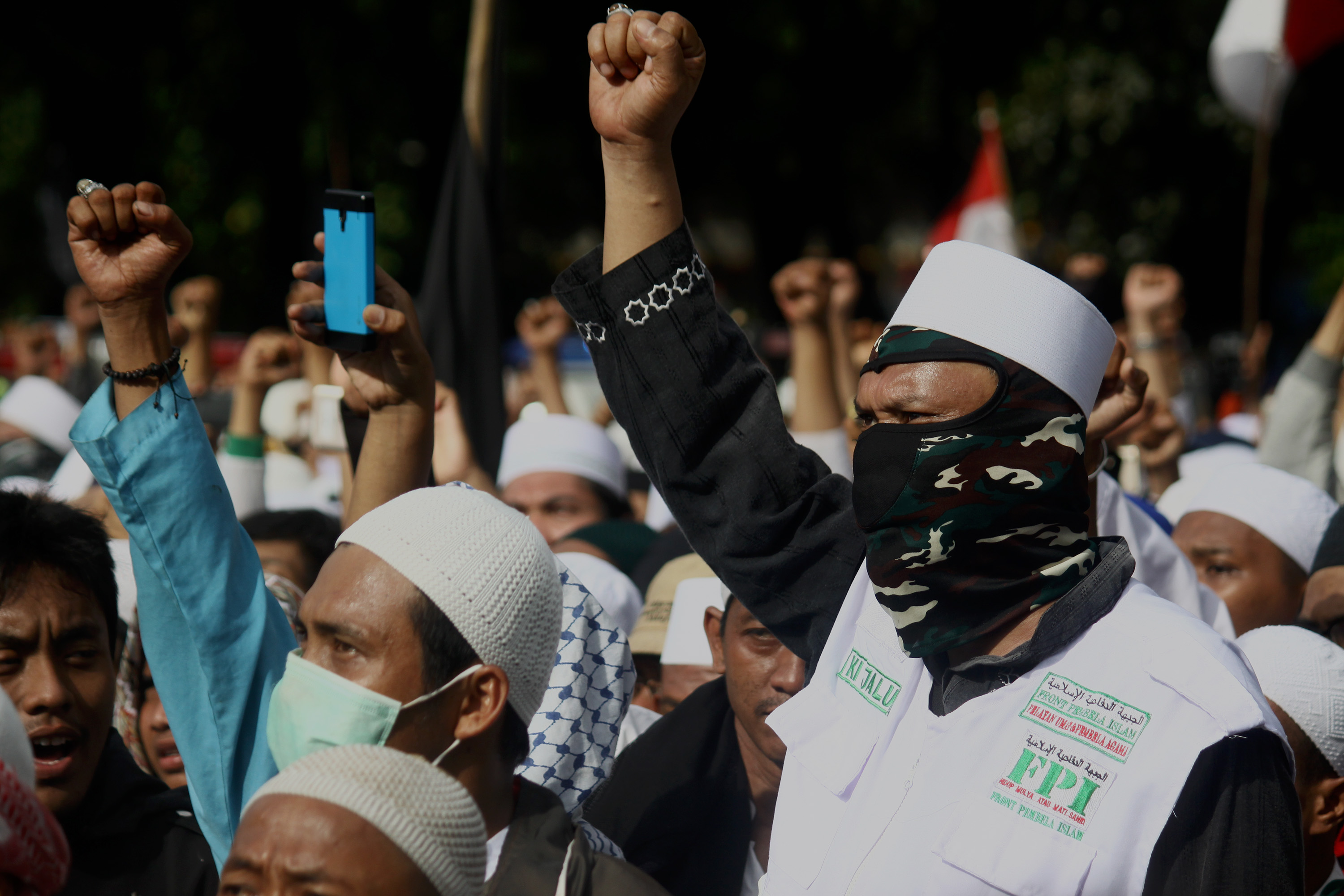 Thousands of Muslims hold a demonstration in front of the Jakarta Metropolitan Police Headquarters on Jan. 23, 2017, in Jakarta (Tubagus Aditya Irawan—Pacific Press/LightRocket/Getty Images)