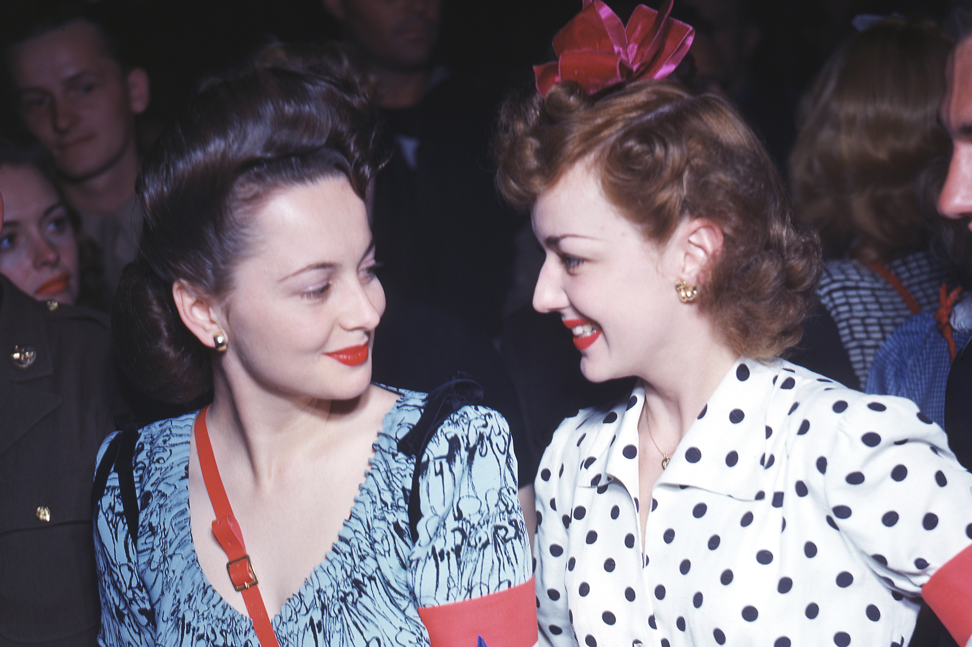 Joan Fontaine and Olivia de Havilland