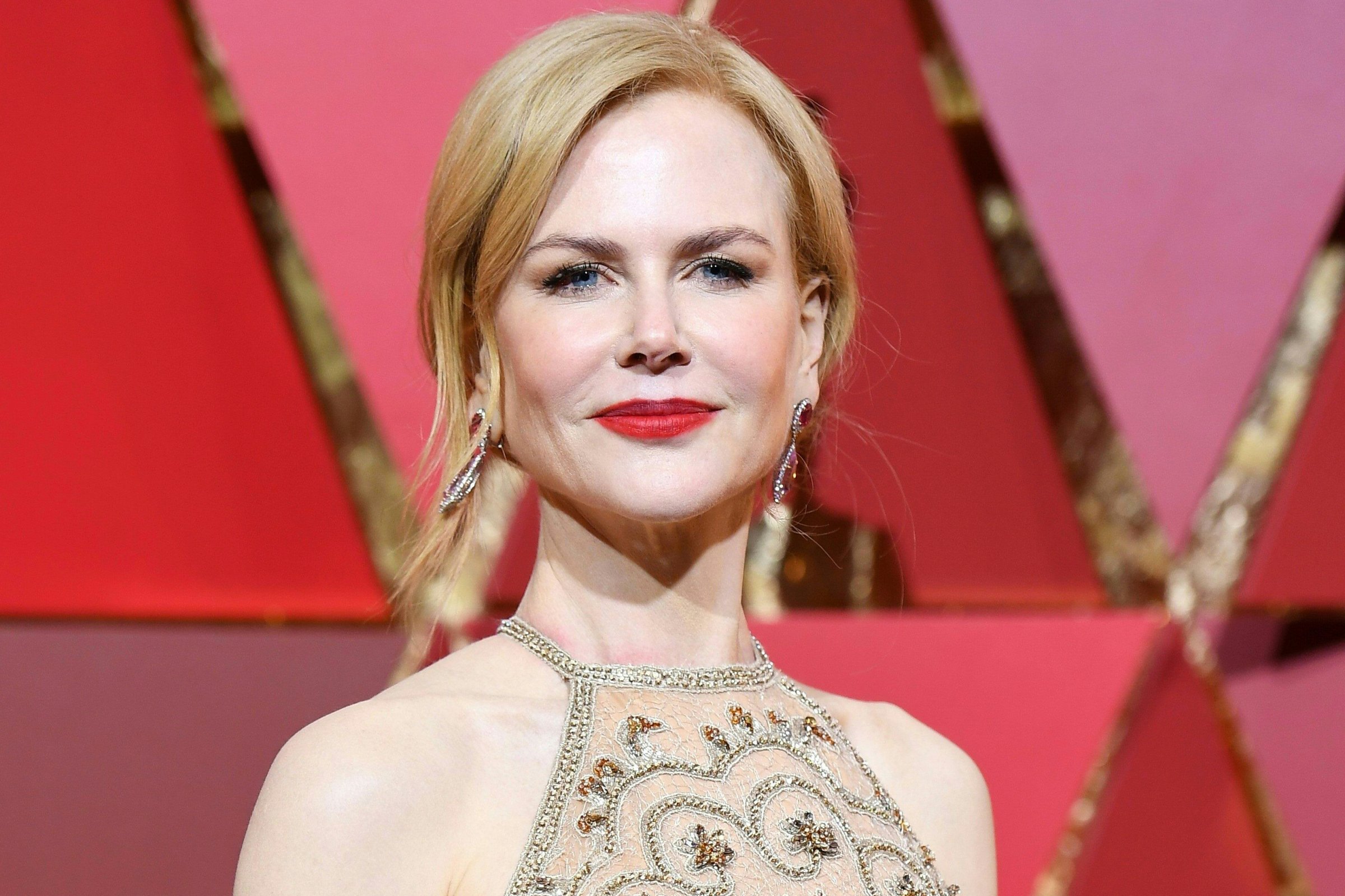 Nicole Kidman arrives on the red carpet for the 89th Oscars, on Feb. 26, 2017 in Hollywood, Calif.