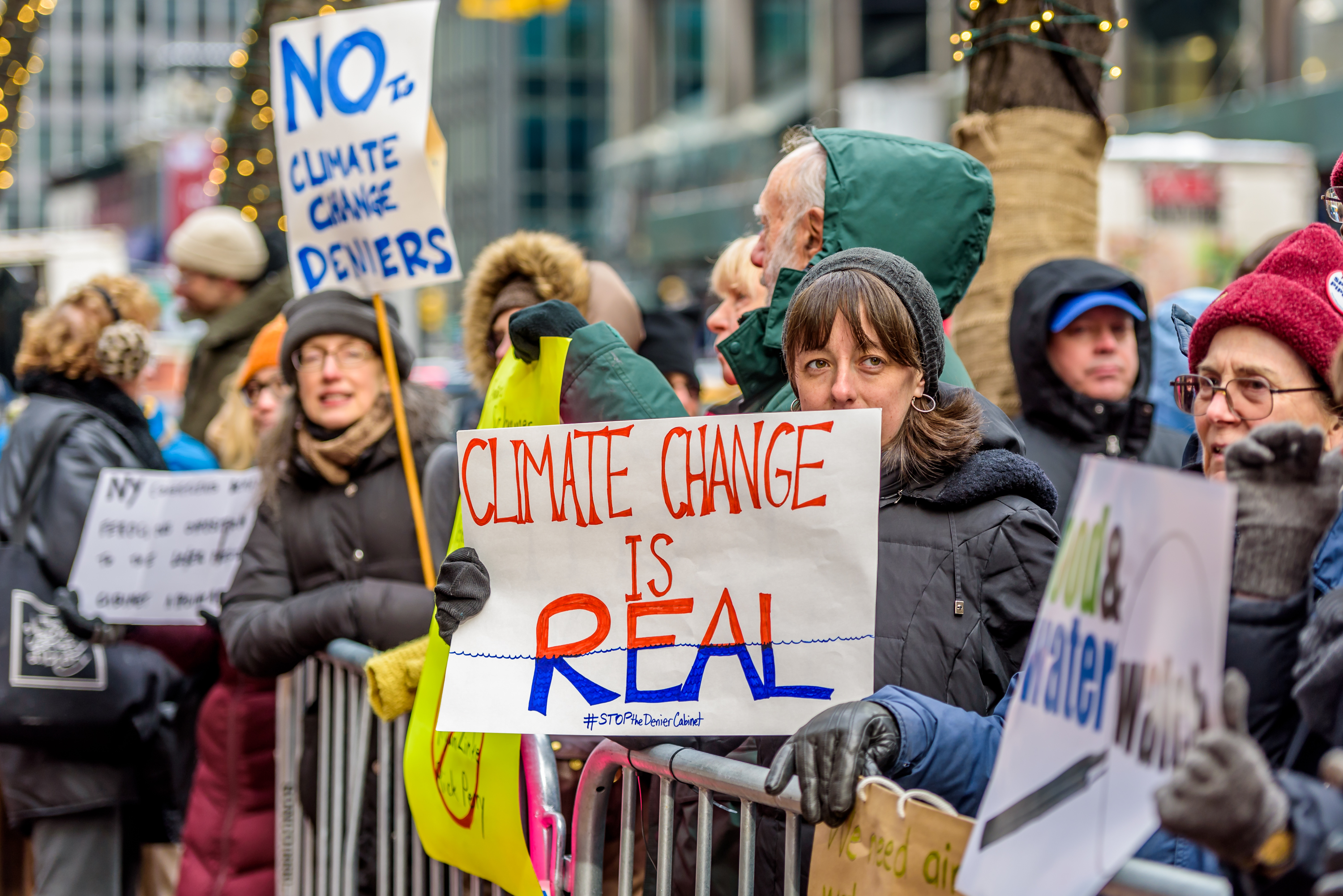 New York activist groups urge Senators Chuck Schumer and Kirsten Gillibrand to oppose President Donald Trump's policies on climate change outside Schumer's office on Jan 9. (Erik McGregor/Pacific Press—LightRocket via Getty Images)