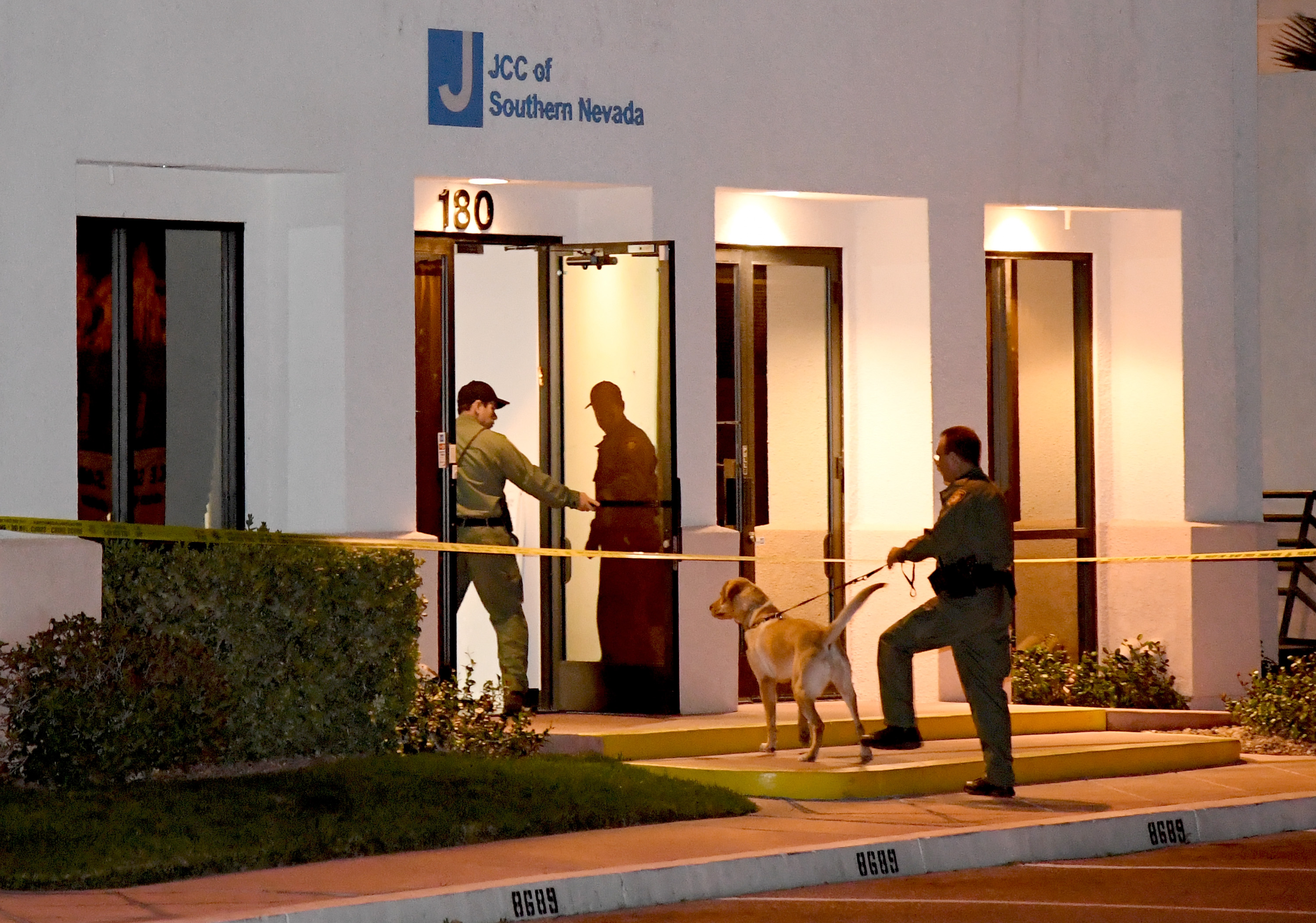 Police officers search the Jewish Community Center of Southern Nevada after an employee received a suspicious phone call that prompted an evacuation on February 26, 2017 in Las Vegas, Nevada. (Ethan Miller&mdash;Getty Images)