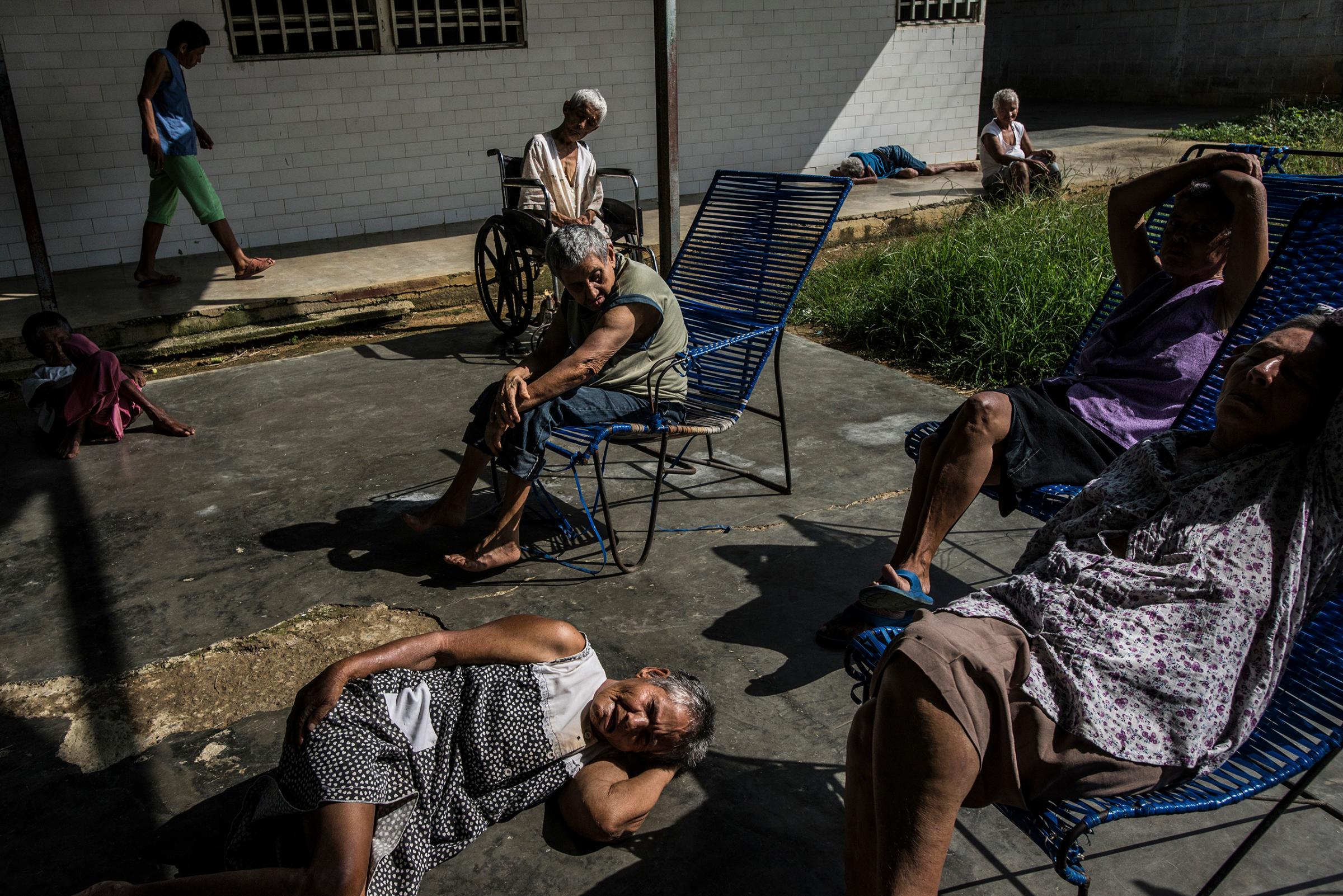 Patients in the patio of the women's ward of the state-run Pampero Psychiatric Hospital in Barquisimeto, Venezuela, on July 29, 2016.