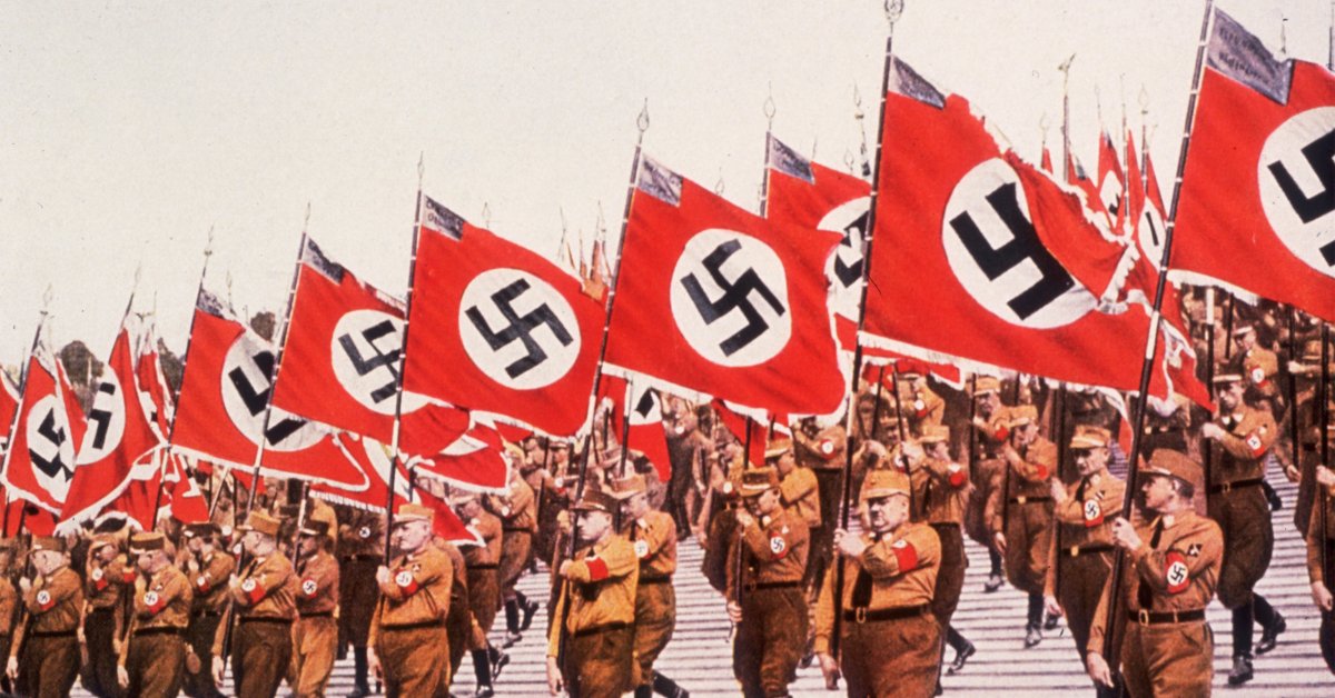 1 национал. Штурмовики НСДАП шествие. Штандарт нацистской Германии. Парад фашистов.
