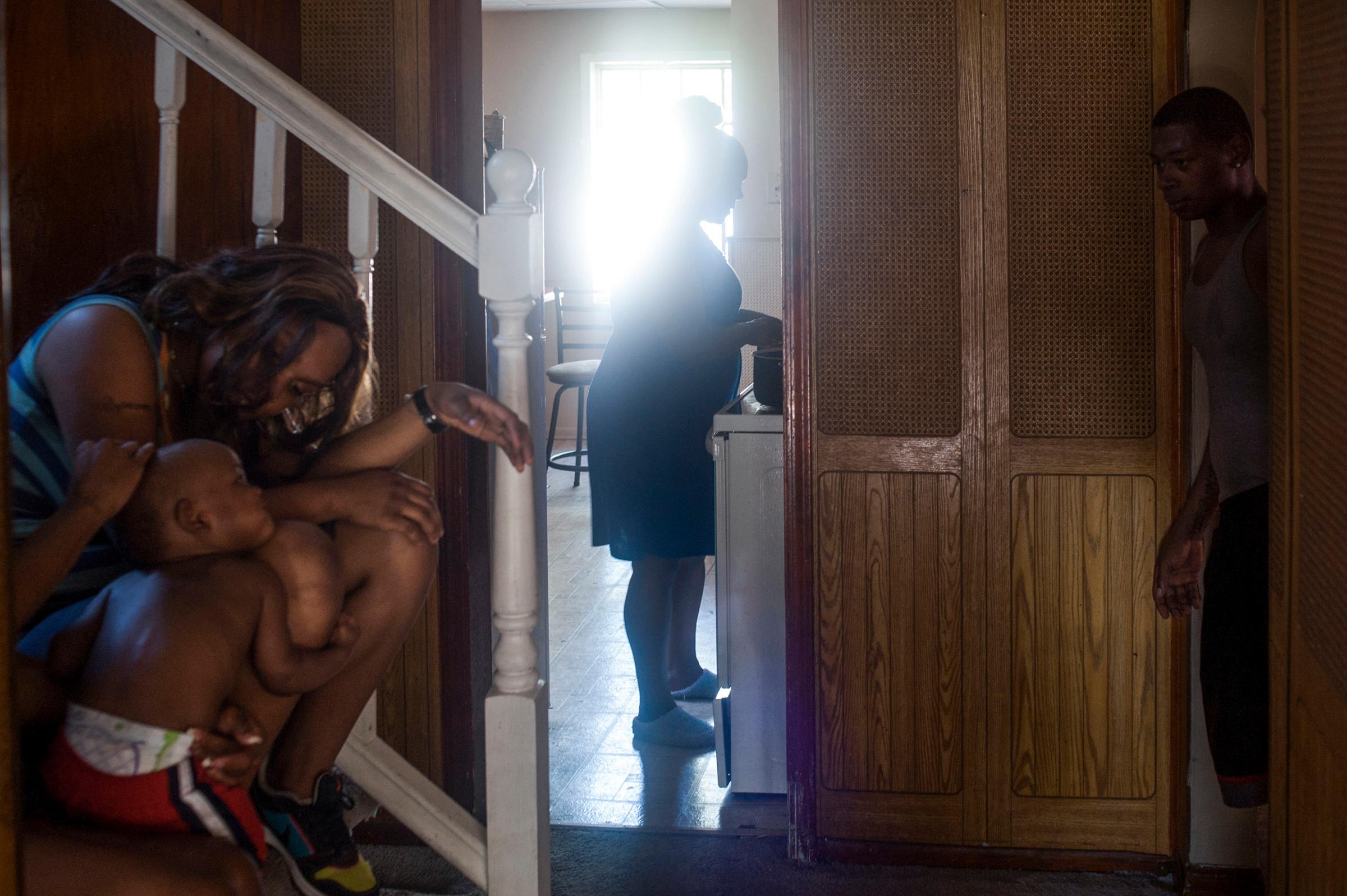 USA. Detroit, MI. 2012. Treasure's family at their home in Detroit. Shelley 'Treasure' Hilliard was murdered by a drug dealer after acting as a police informant following an arrest for marijuana possession. The police convinced her to act as an informant on her dealer and after she set him up, the police arrested him. They allegedly leaked her name to him for unclear reasons and released him several hours later. Within hours, Treasure was dead. Her case is part of a rash of murders of police informants as law enforcement increasingly relies on their use to apprehend criminals without exercising due diligence to protect them from revenge killings.