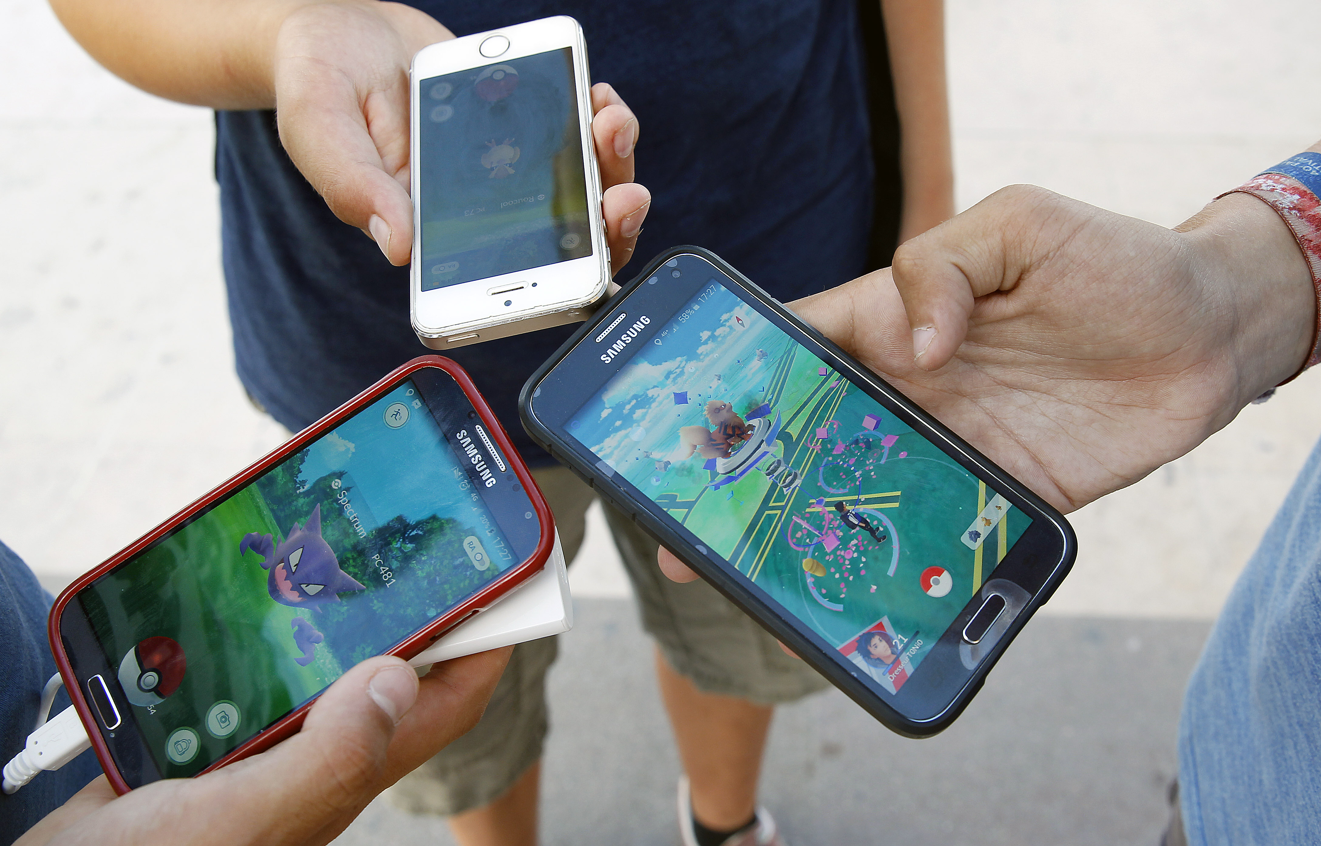 PARIS, FRANCE - SEPTEMBER 08:  Kids show the screen of their smartphone with Nintendo Co.'s Pokemon Go augmented-reality game at the Trocadero in front of the Eiffel tower on September 8, 2016 in Paris, France. (Chesnot&mdash;Getty Images)