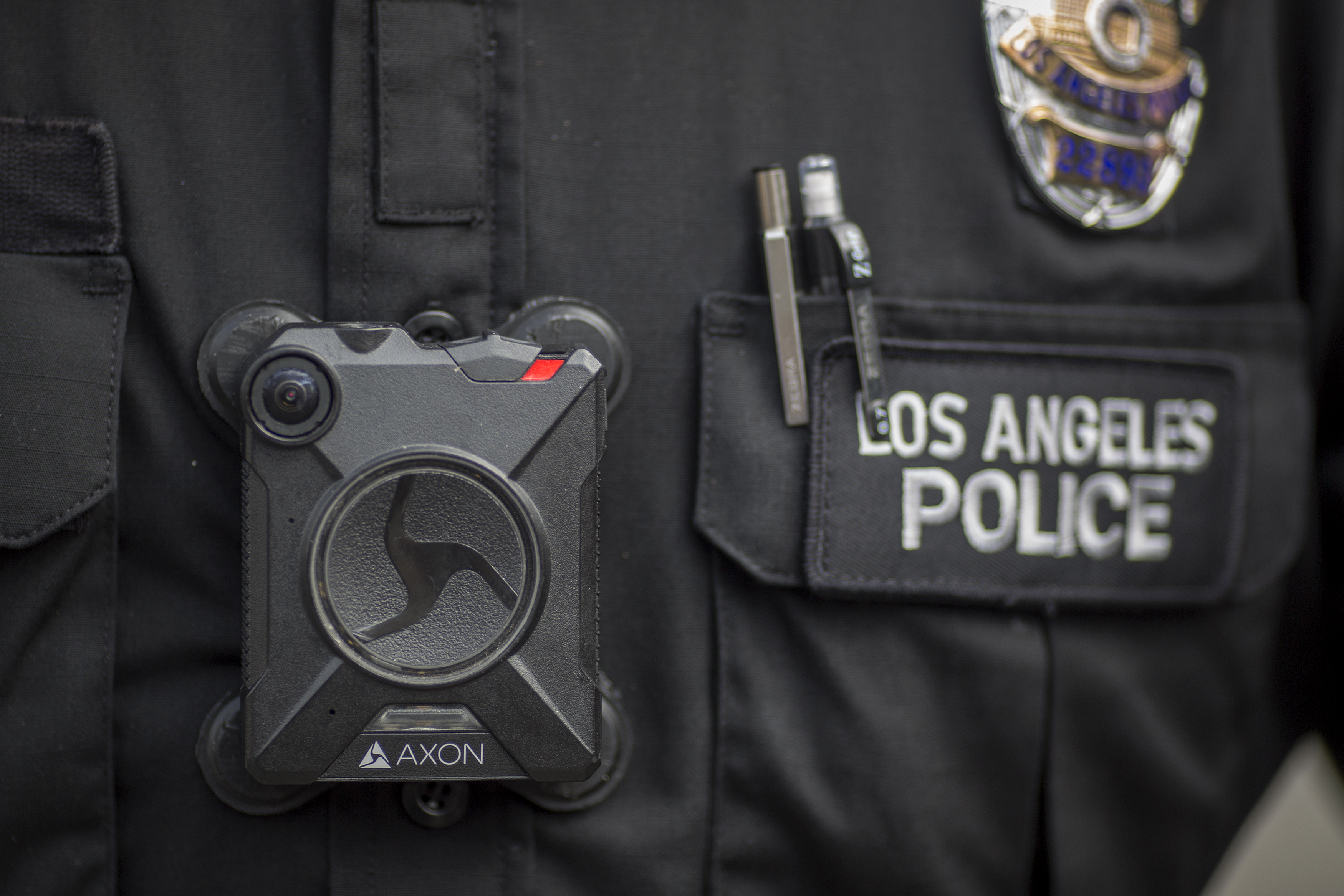 A Los Angeles police officer wear an AXON body camera on February 18, 2017. (David McNew—Getty Images)