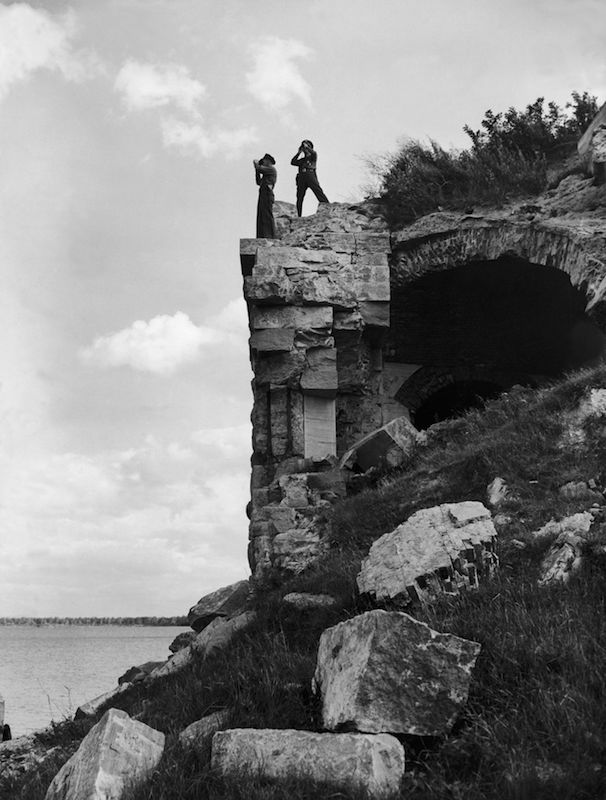 Two American policemen monitoring the border between Canada and the U.S. at Lake Champlain In Vermont, on May 20, 1945. (Keystone-France / Getty Images)