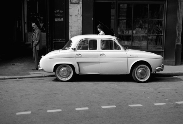 FRANCE - CIRCA 1960: A view of a Dauphine Renault, in 1960. (Photo by: Roger Viollet Collection/Roger Viollet/Getty Images)
