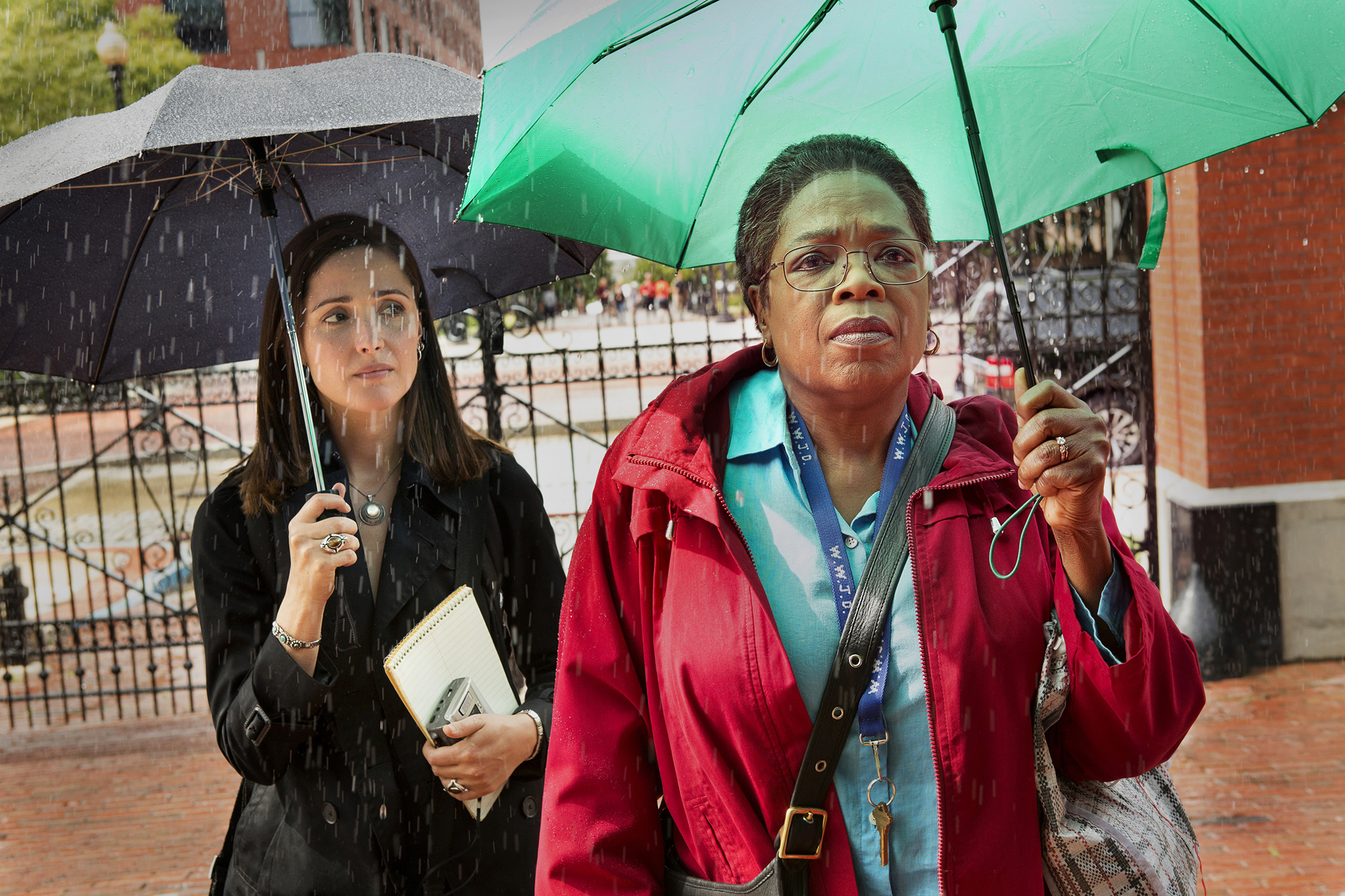 Rose Byrne and Oprah Winfrey in The Immortal Life of Henrietta Lacks.