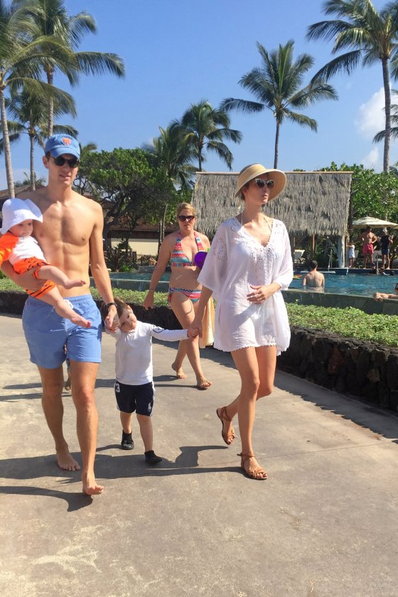 Jared Kushner and Ivanka Trump are seen relaxing while spending Christmas at a luxury hotel in Hawaii, Dec. 24, 2016.