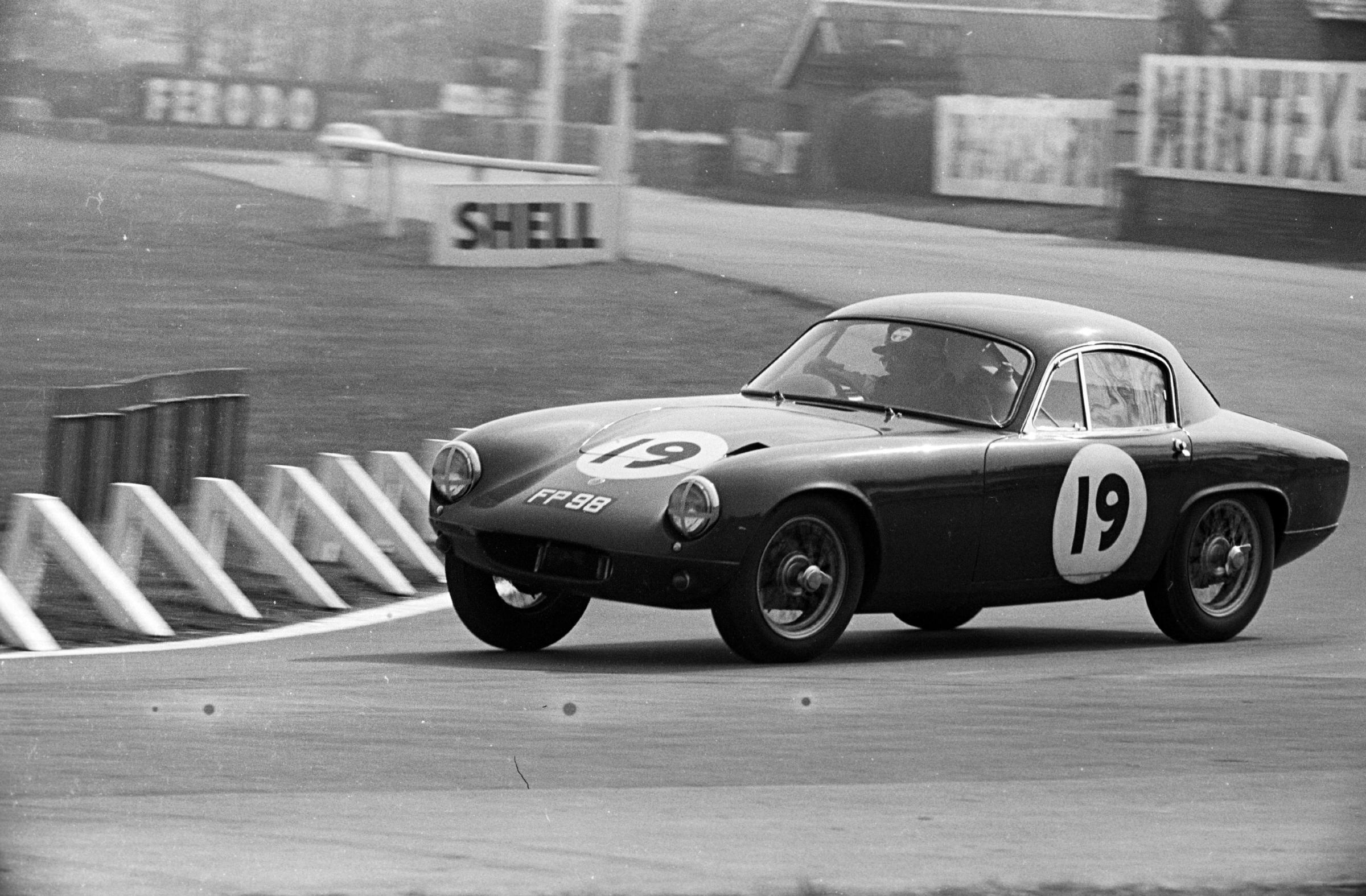 A Lotus Elite racing into Tatt's Corner in the Aintree 200 race, England 30 April 1960. (Photo by: GP Library/UIG via Getty Images)