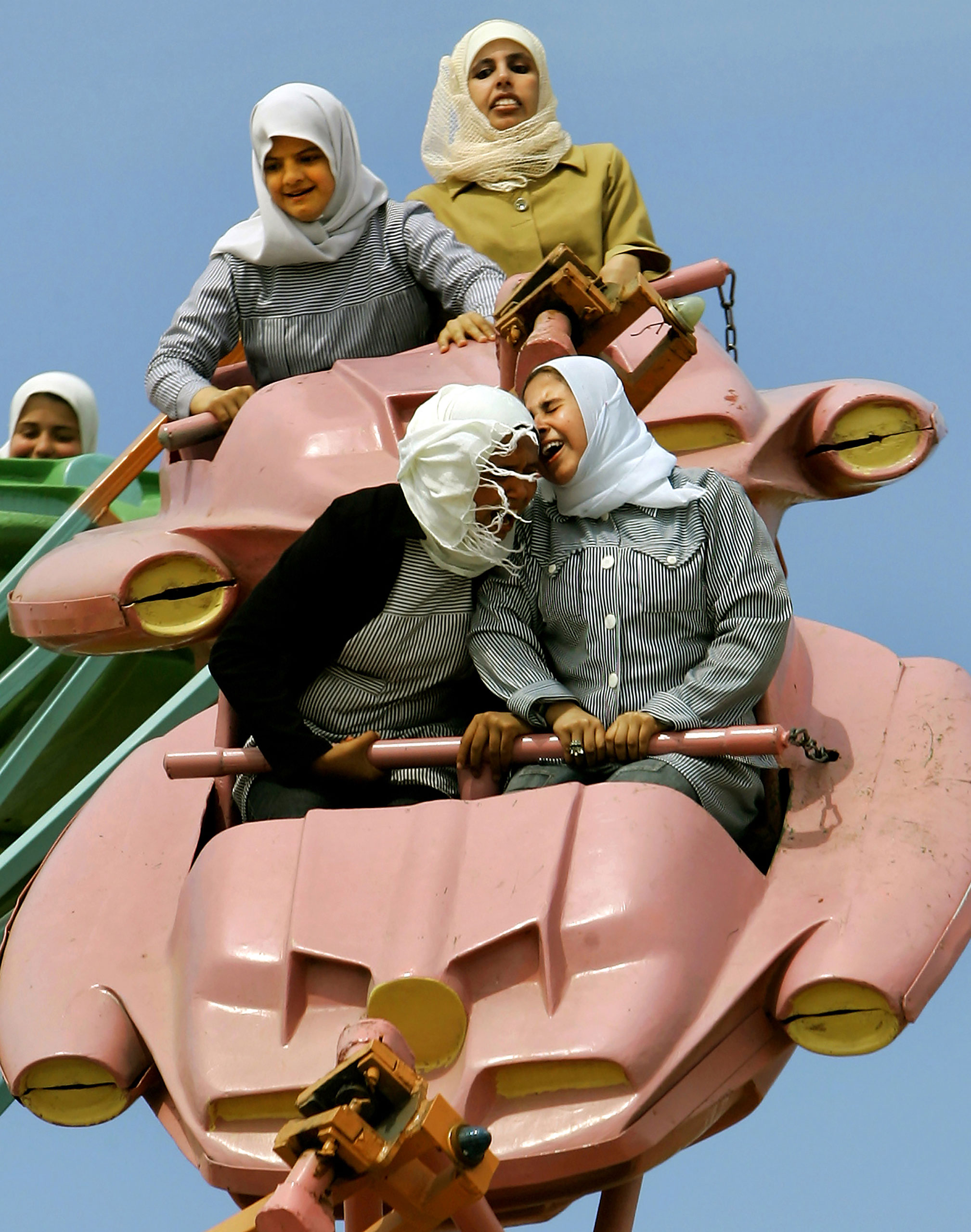 01-anja-niedringhaus-award-palestinian-women-amusement-park