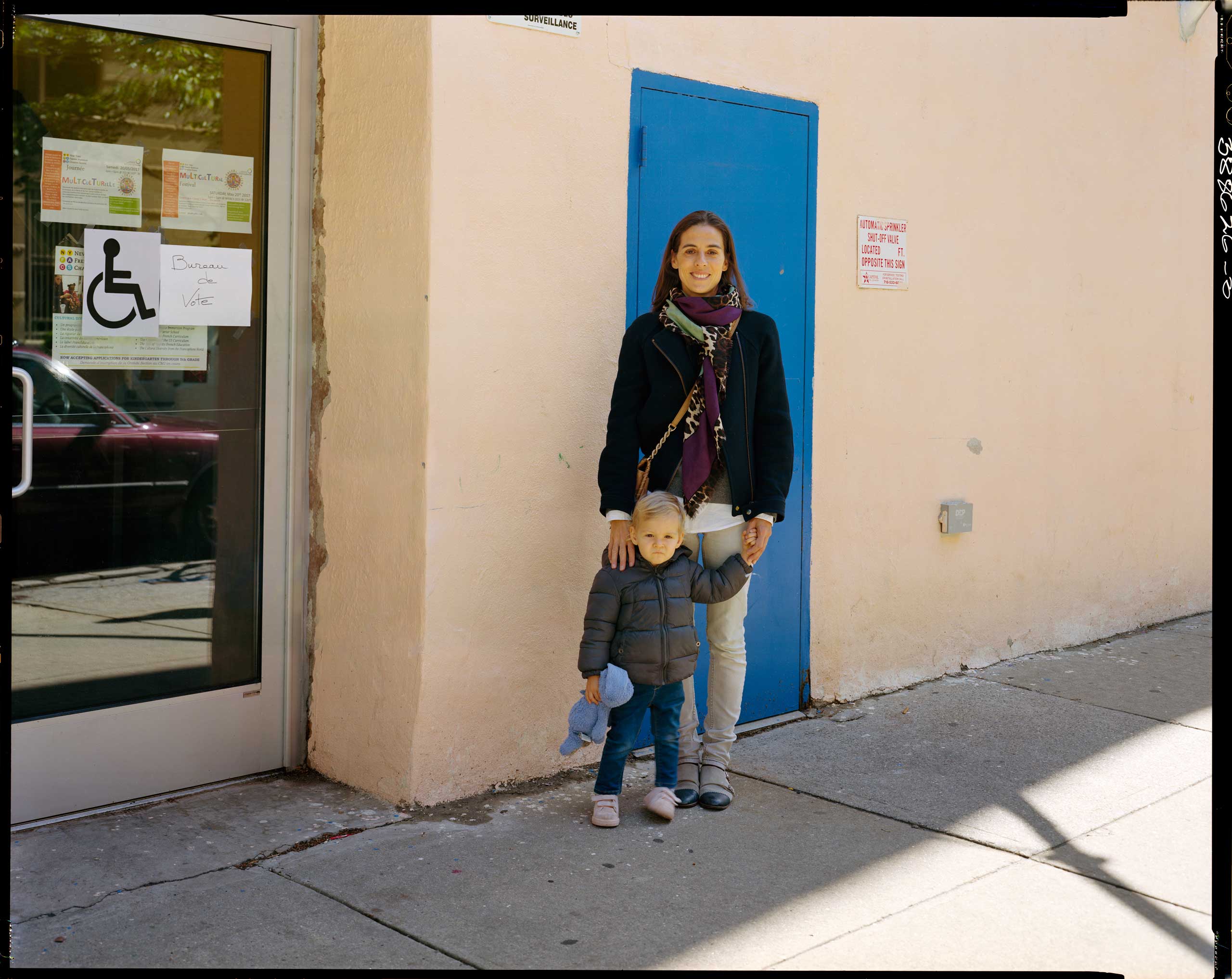 Translation of caption from Liberation: May 6, 10:15 am, Harlem. Maïa Dibie, accompanied by her daughter Inna, voted this morning at the polling station of the French American Charter School, which offers bilingual education (half in French, half in English) in northern Manhattan. Maïa is director of an artist’s studio, she has lived here since 2003. Among the French voters of New York, Emmanuel Macron received 94.7% of the votes in the second round of the presidential elections.