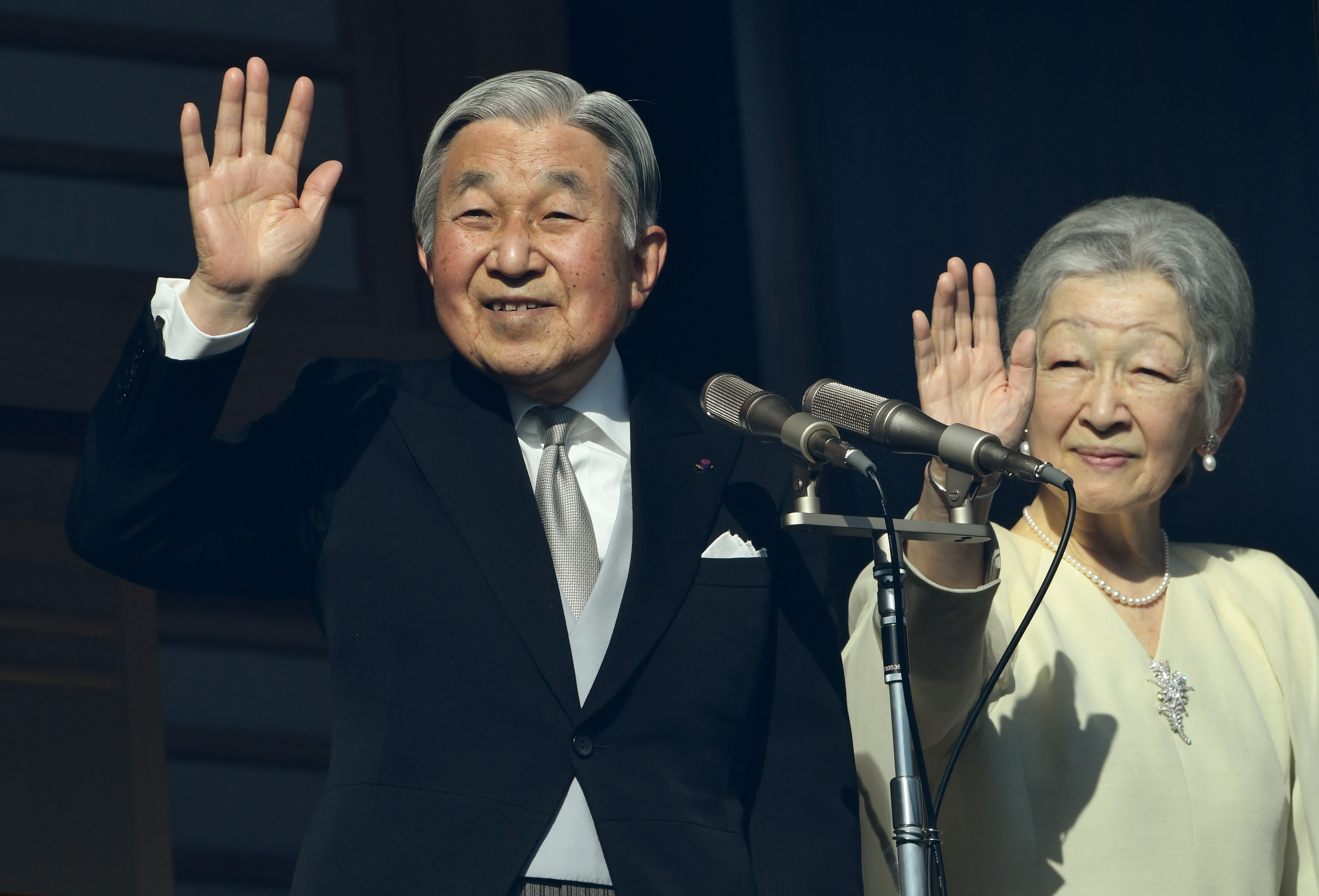 Japanese Emperor Akihito and Empress Michiko wave to well-wishers on the balcony of the Imperial Palace in Tokyo on January 2, 2017. (Toshifumi Kitamura—AFP/Getty Images)