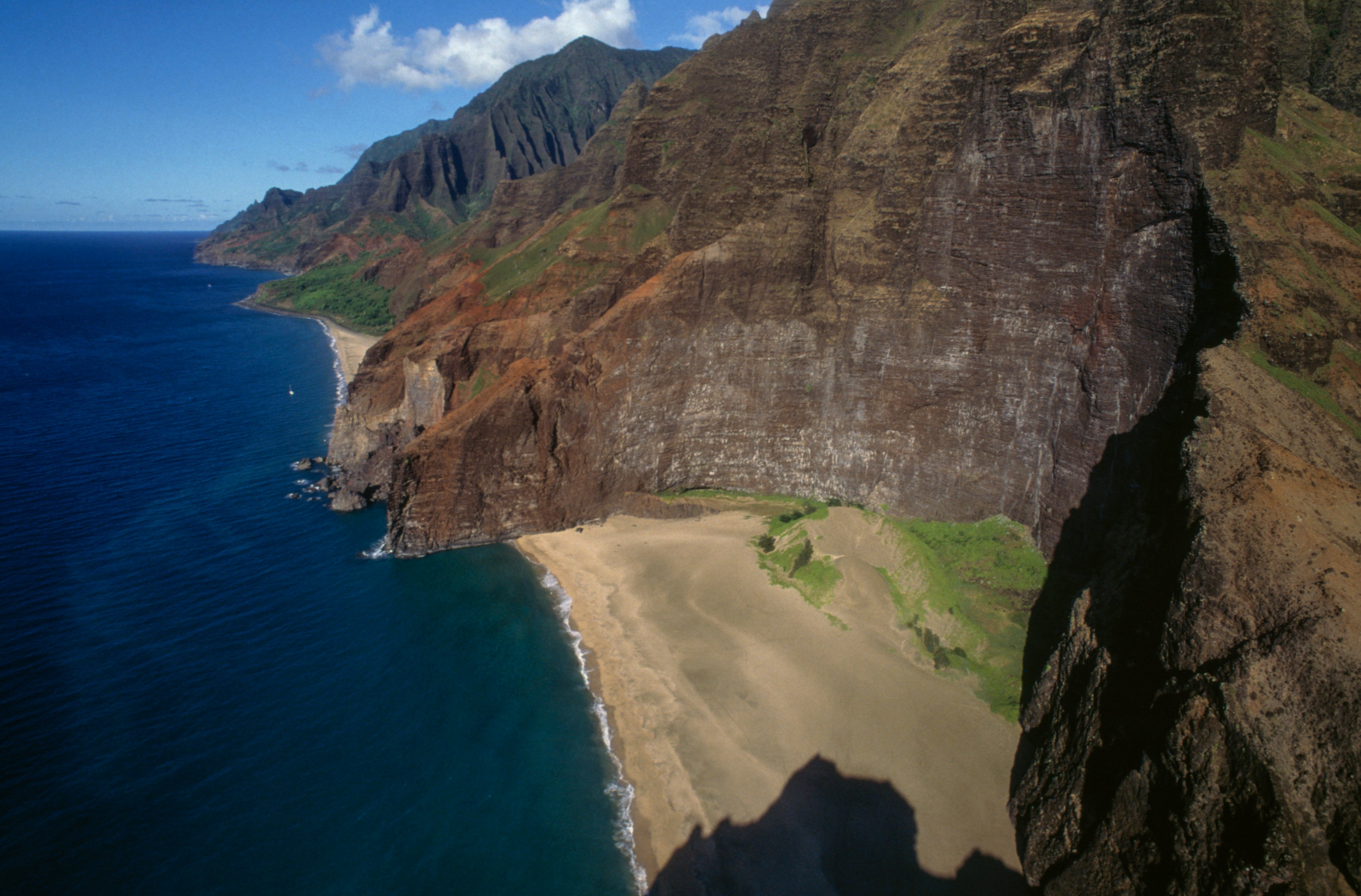 UNITED STATES - APRIL 23: Beach, Na Pali Coast Park, island of Kauai, Hawai, United States of America. (Photo by DeAgostini/Getty Images) (DEA / G. SIOEN—De Agostini/Getty Images)