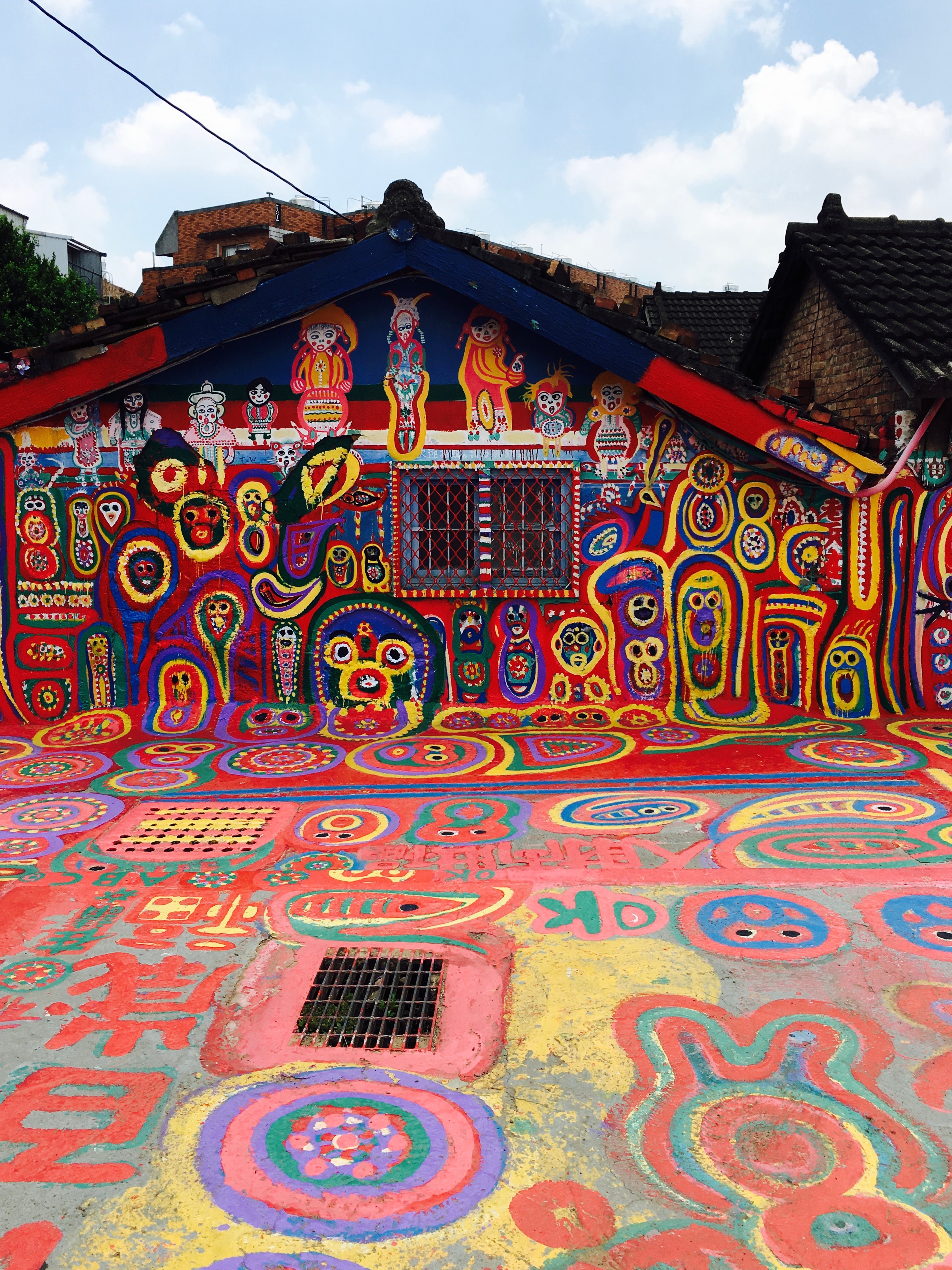 A house painted in vibrant colors in Taichung's Rainbow Village, July 2016. (Aidyn Fitzpatrick)