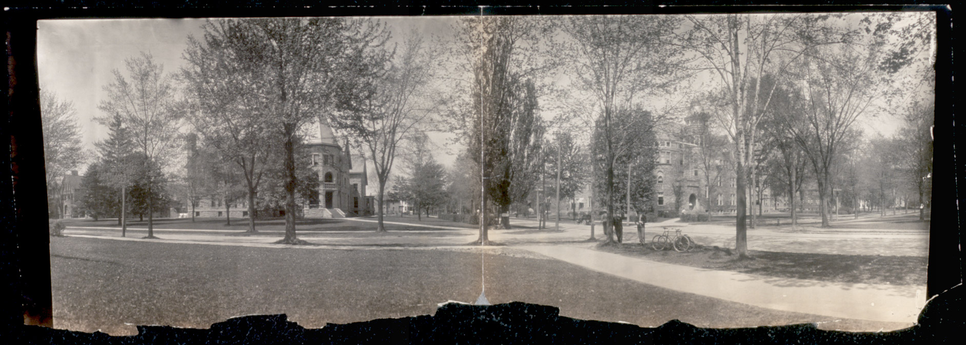 A scene from Oberlin College around the turn of the 20th century. (Library of Congress)