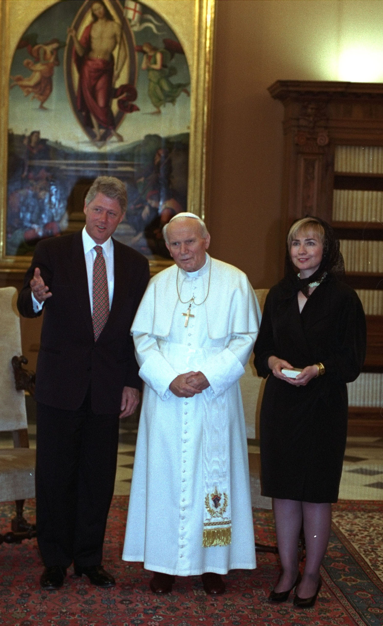 President and Mrs. Clinton meet with Pope John Paul II at the Vatican Thursday June 2, 1994.