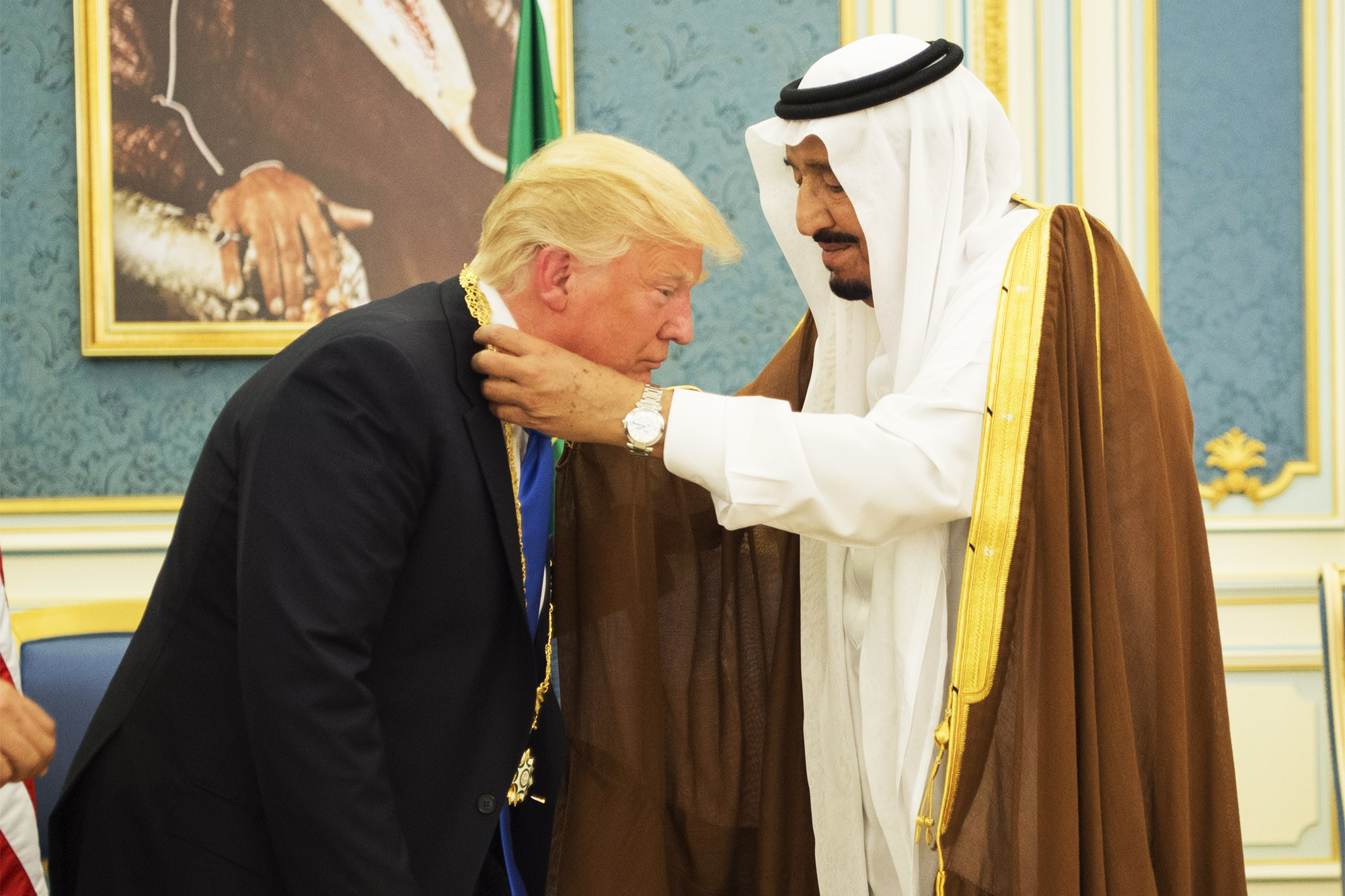 Saudi Arabia's King Salman bin Abdulaziz Al Saud presents a state medal to Donald Trump at Al-Yamamah Palace in Riyadh, Saudi Arabia, on May 20, 2017.