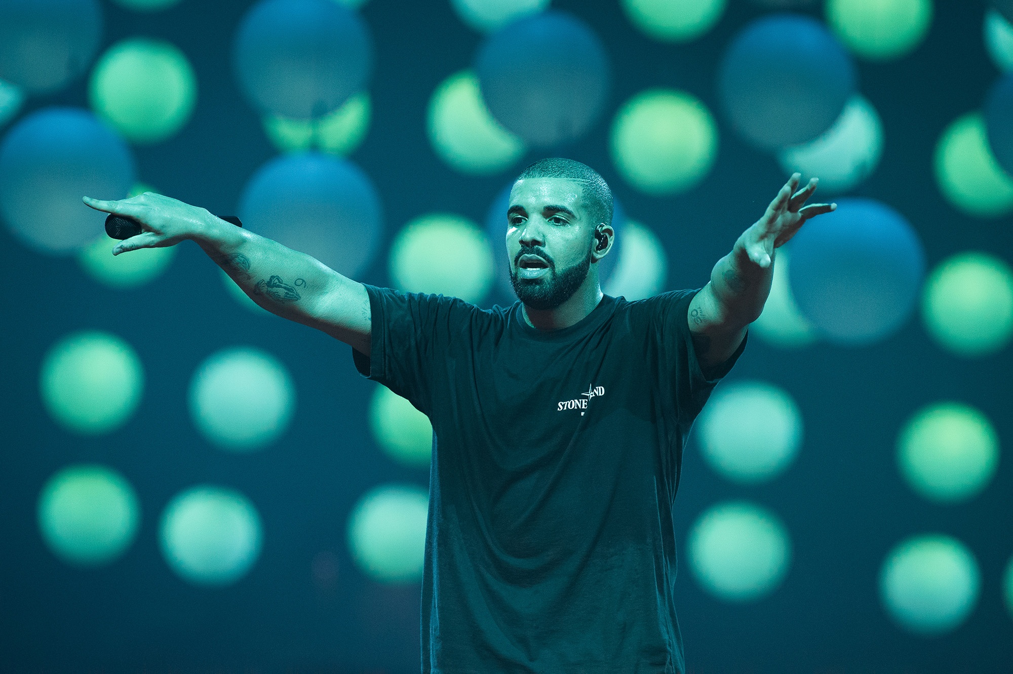 Drake Performs At  l'AccorHotels Arena