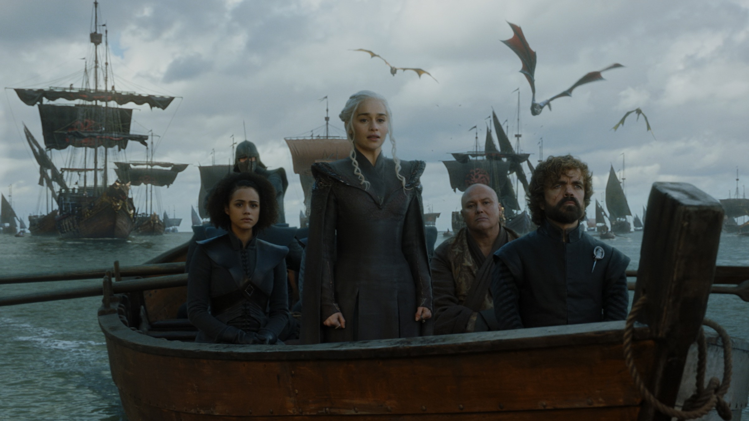 Daenerys (Emilia Clarke) e companheiros em um barco.